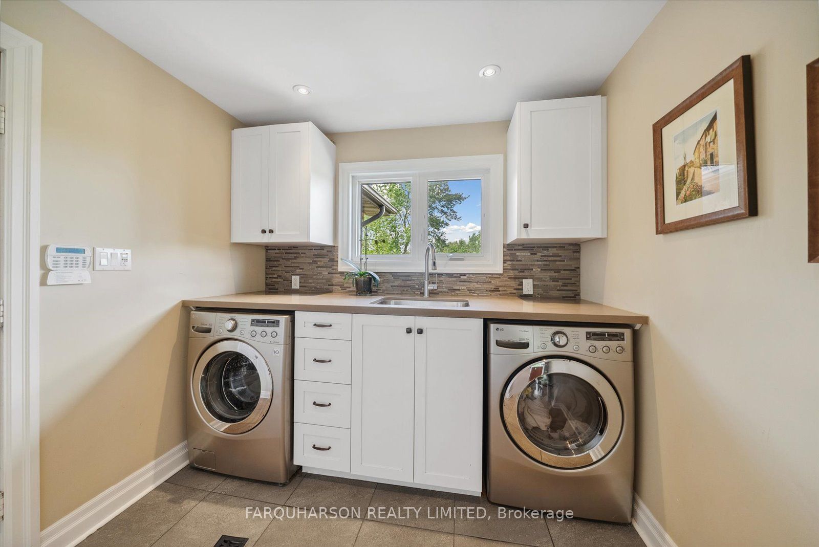 23 Silver Spring Cres