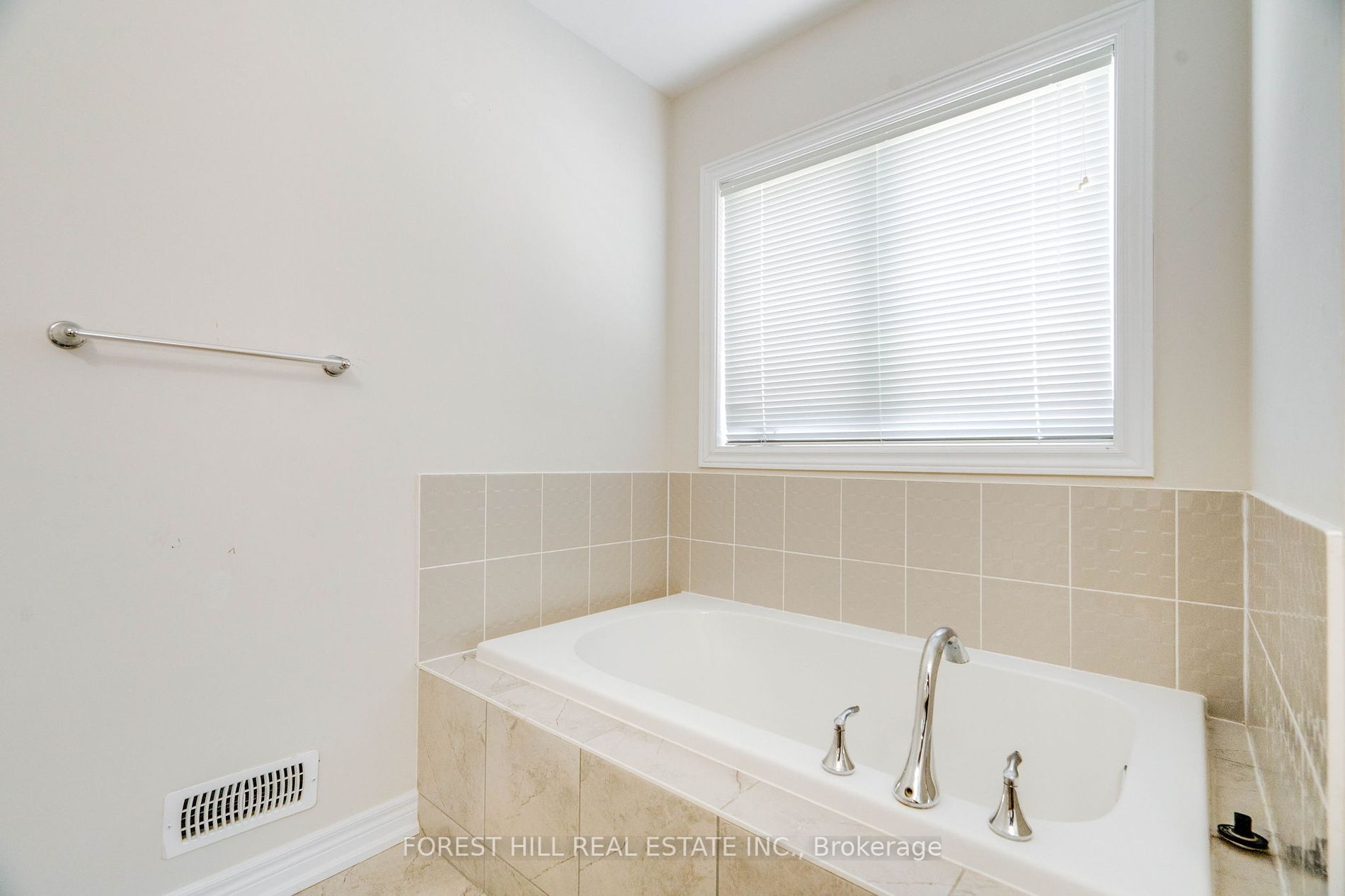 50 Clifford Cres