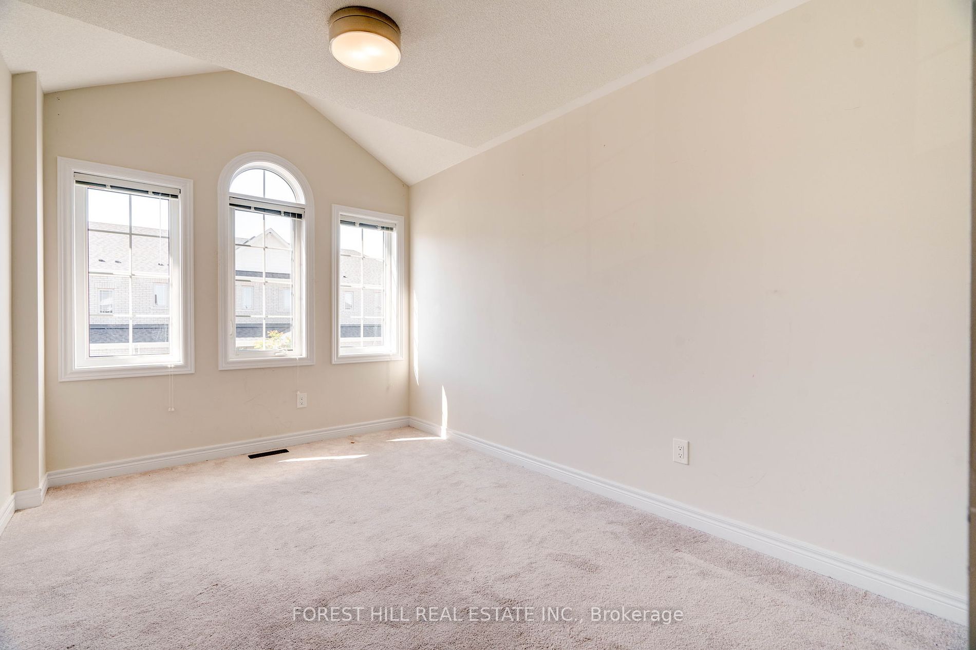 50 Clifford Cres