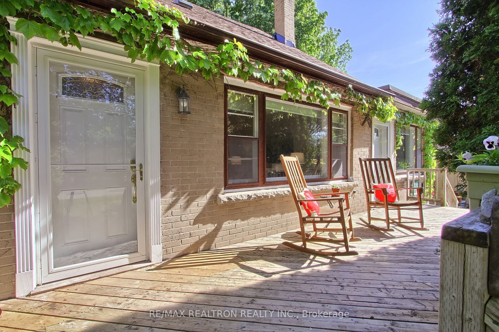 25 Morton Avenue
