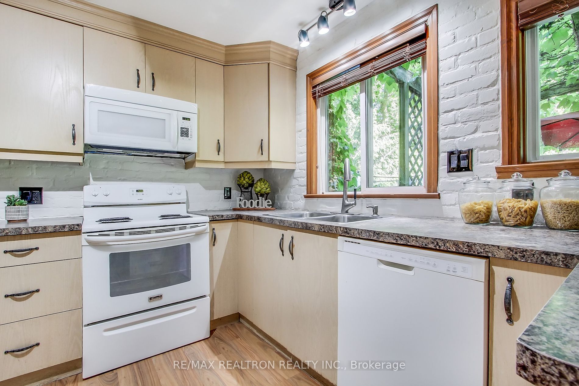 25 Morton Avenue