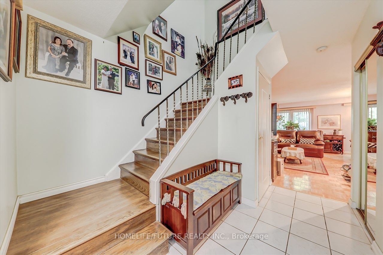 10 Knightsbridge Way #5