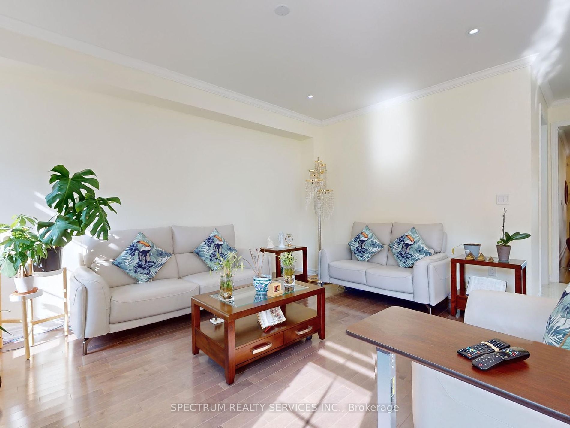 172 Pelee Ave