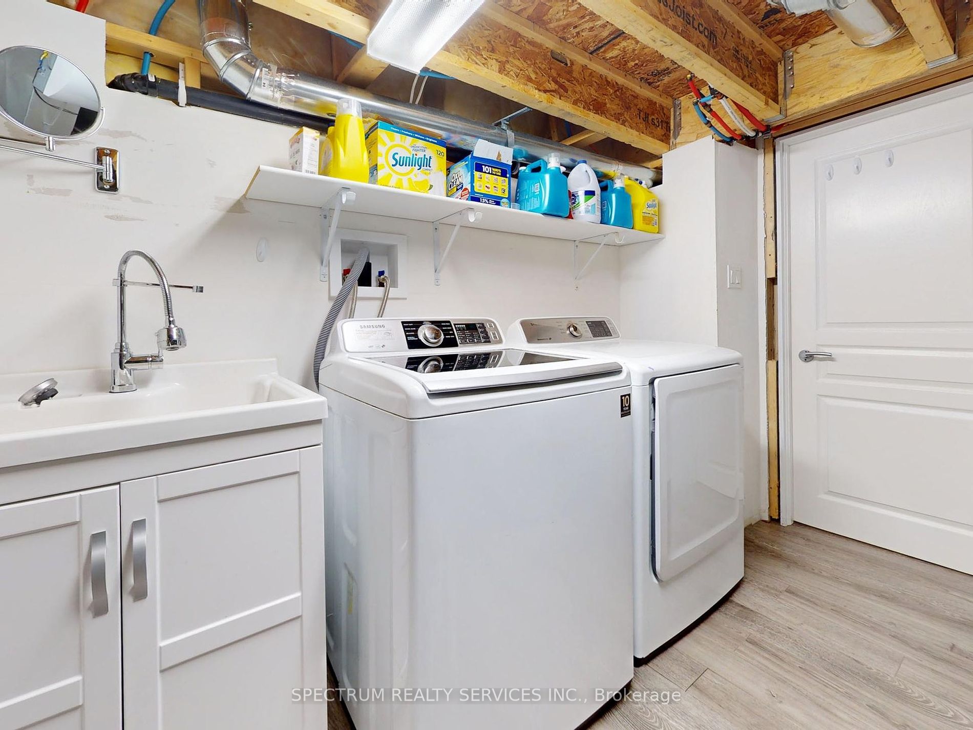 172 Pelee Ave
