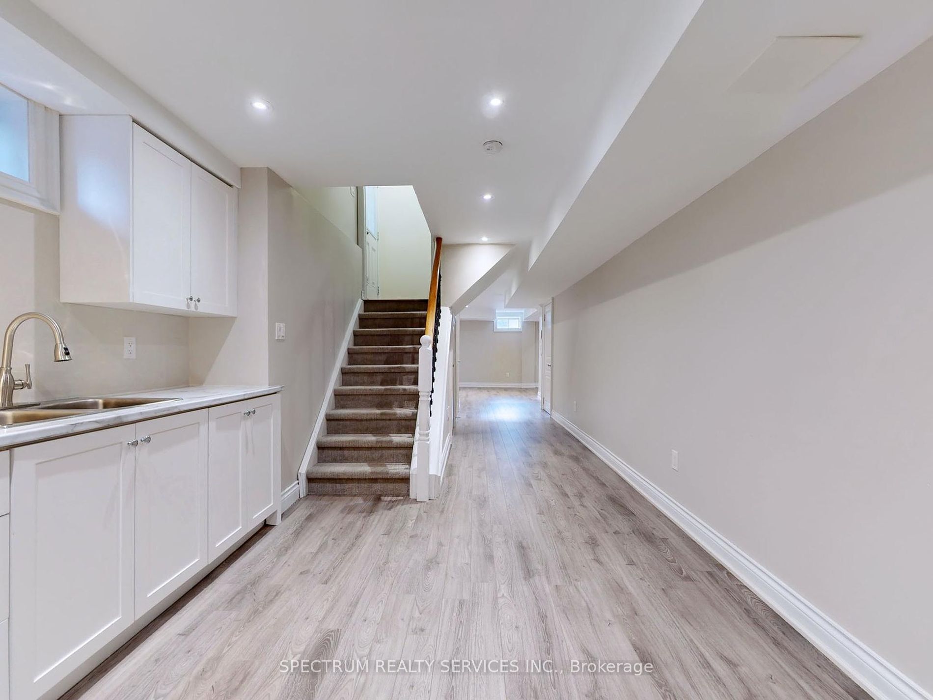 172 Pelee Ave