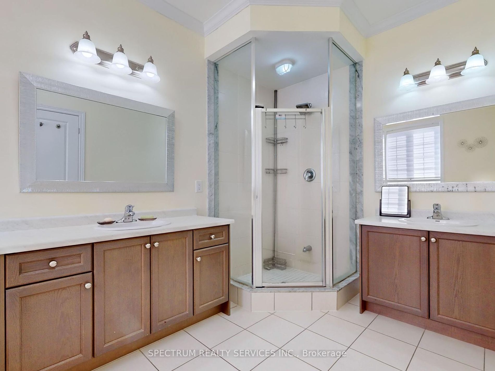 172 Pelee Ave