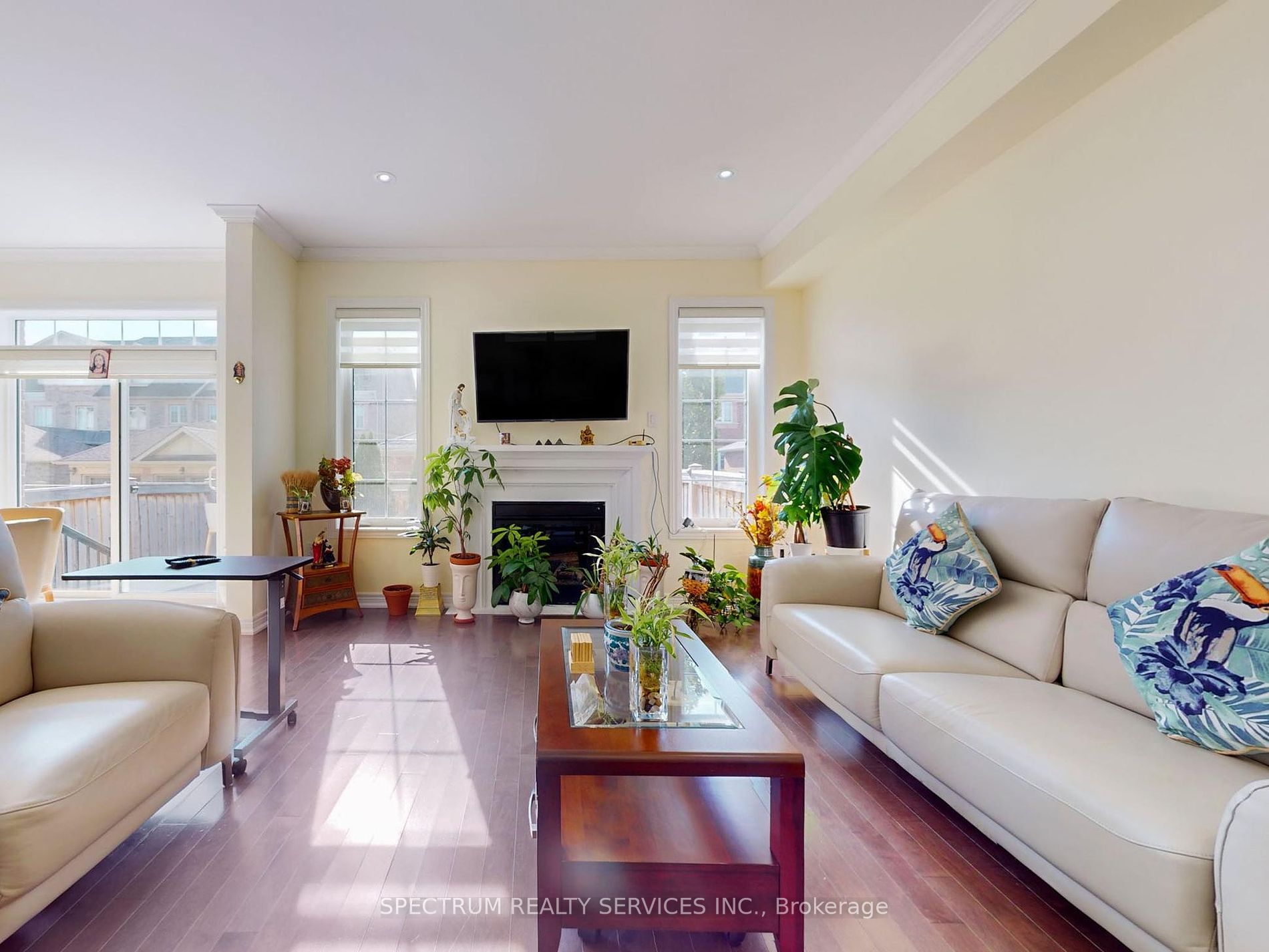 172 Pelee Ave