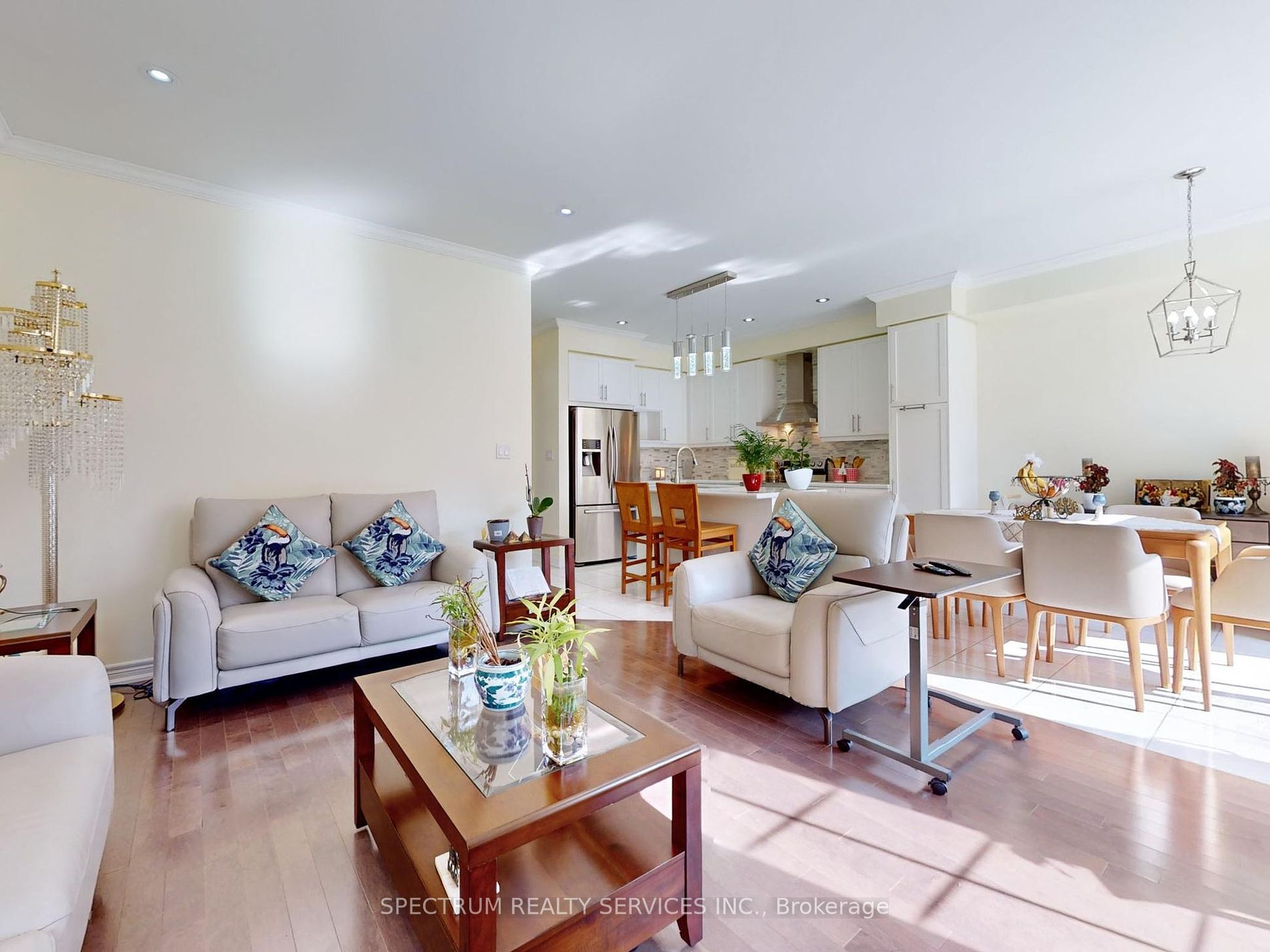 172 Pelee Ave