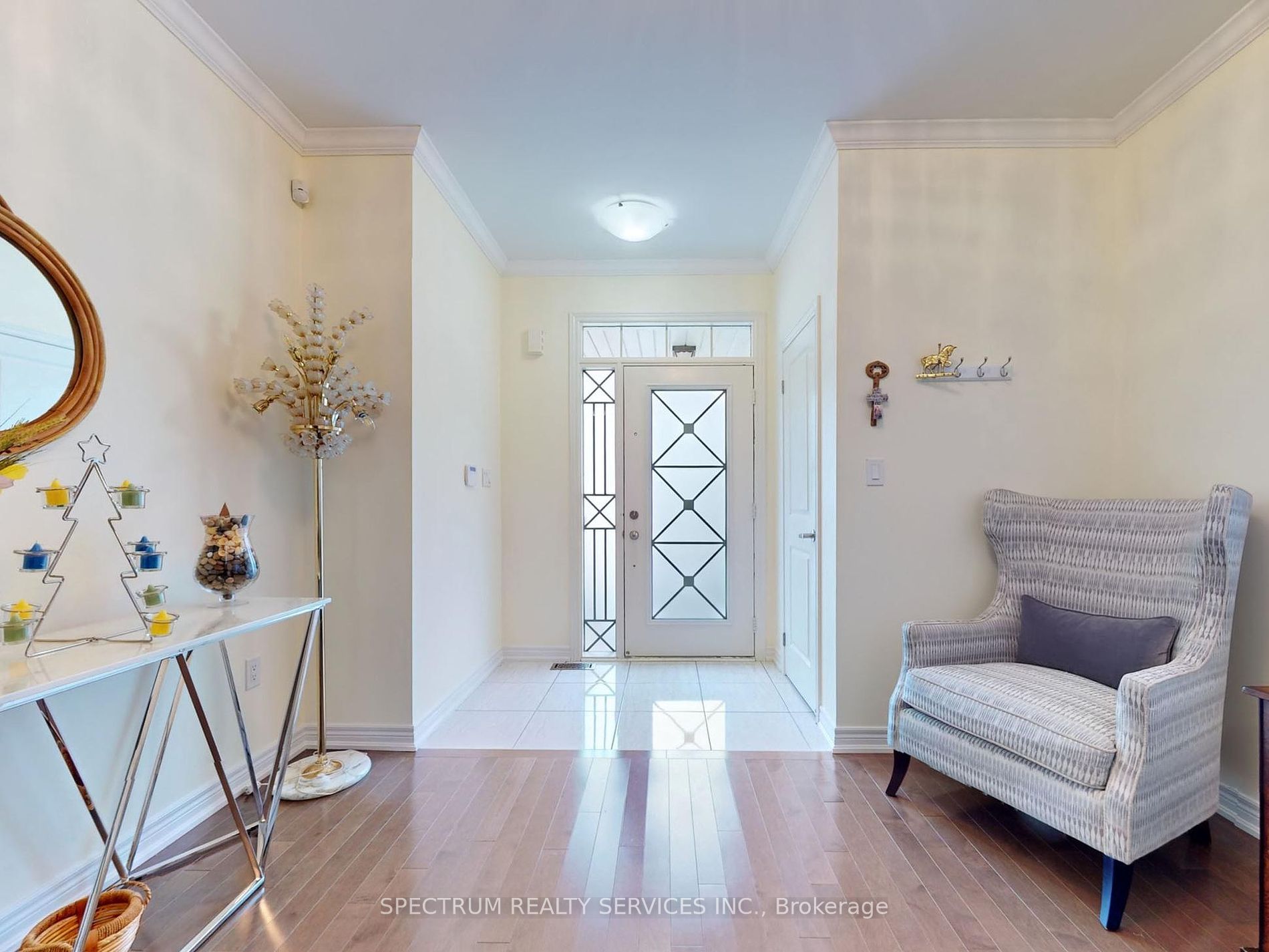 172 Pelee Ave