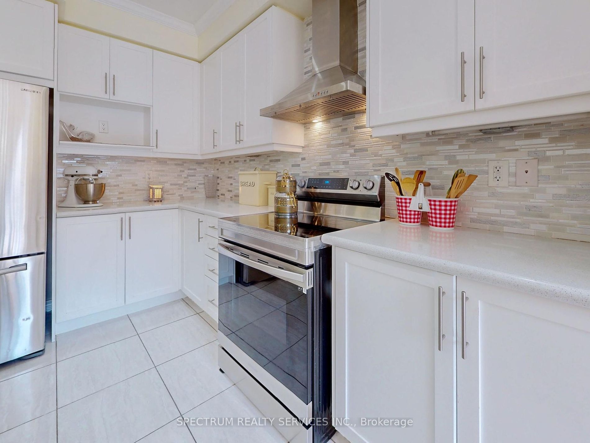 172 Pelee Ave