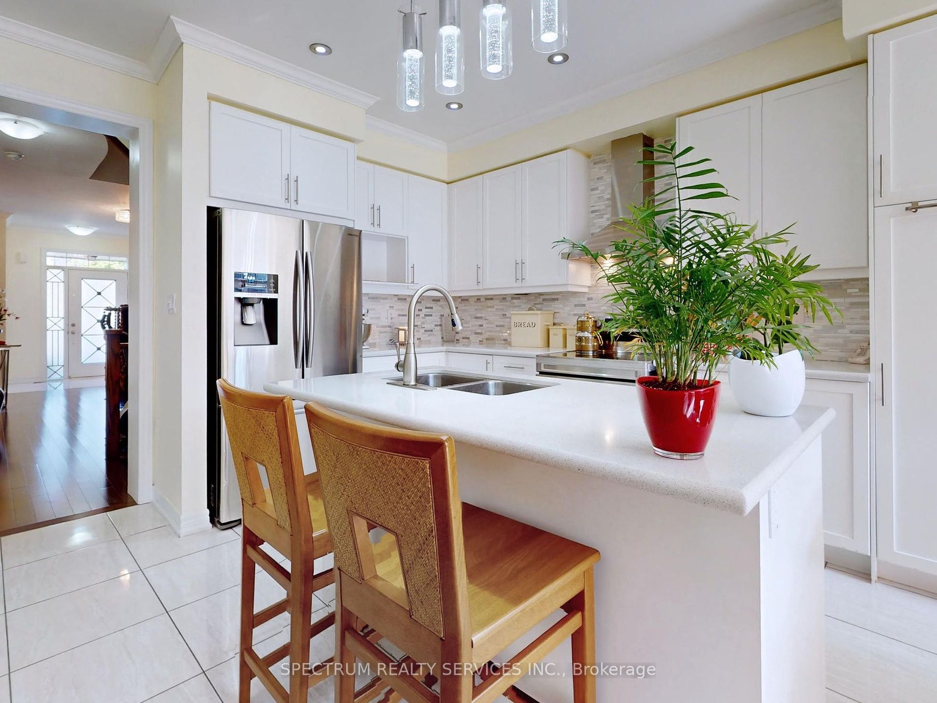 172 Pelee Ave