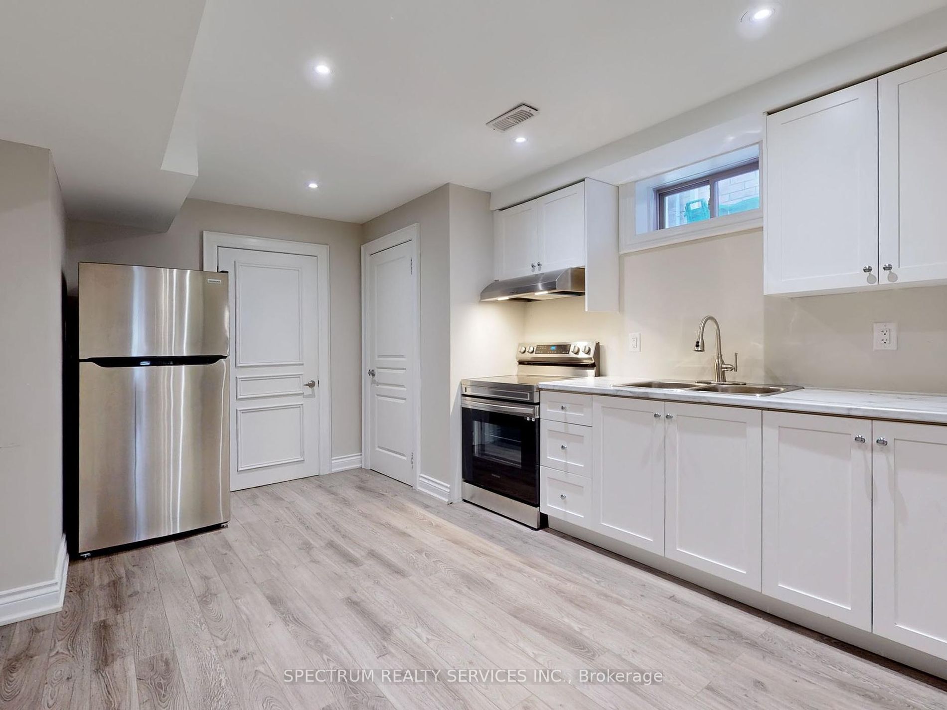 172 Pelee Ave