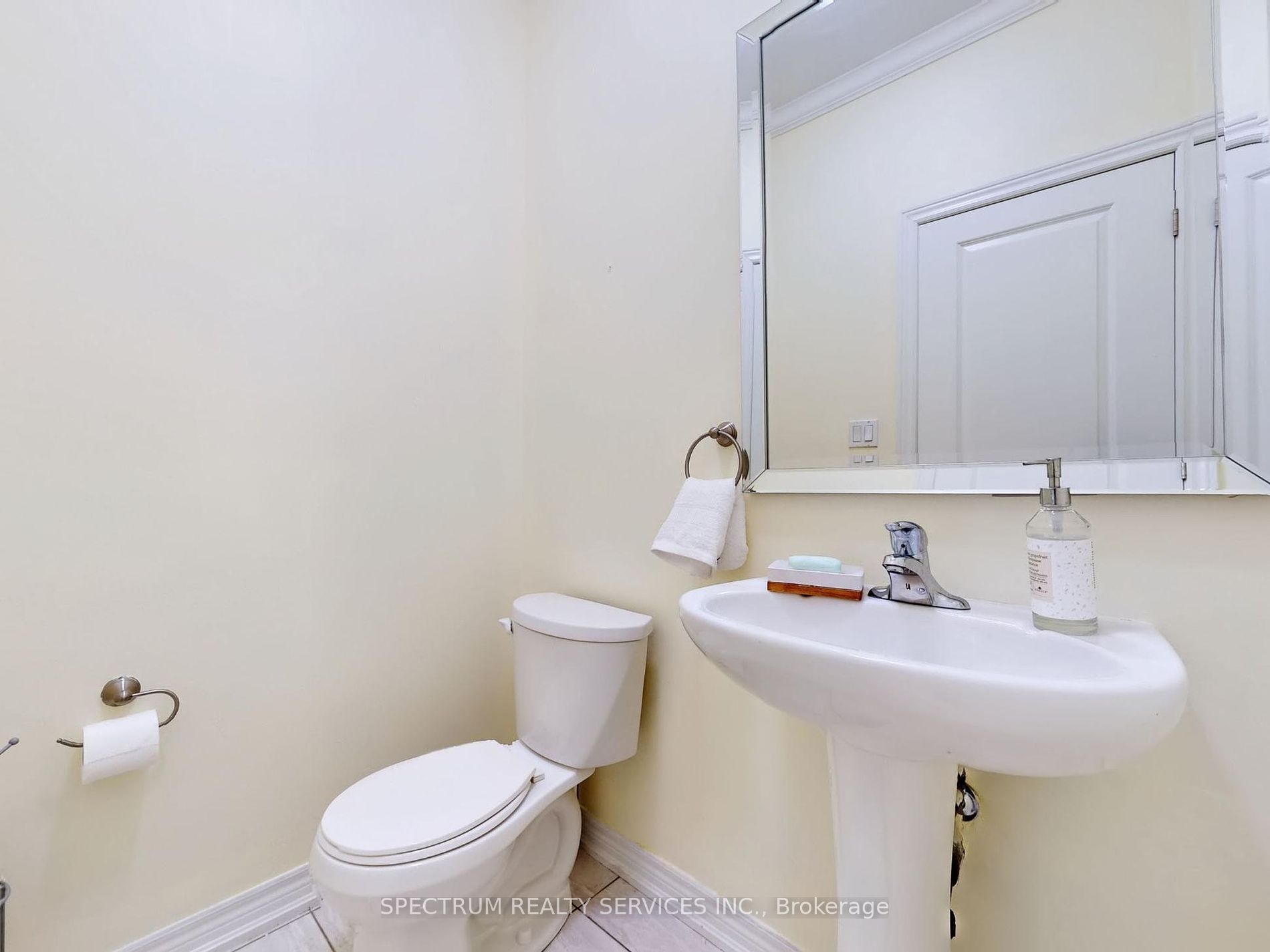 172 Pelee Ave
