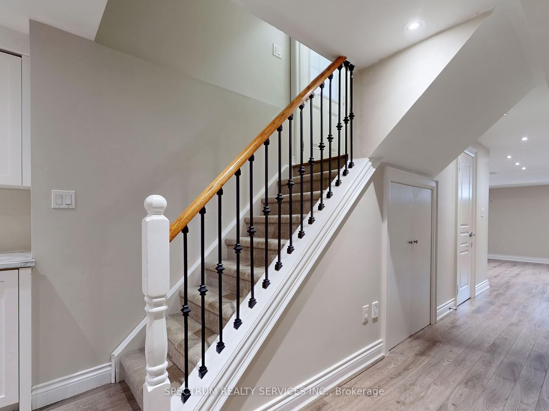 172 Pelee Ave