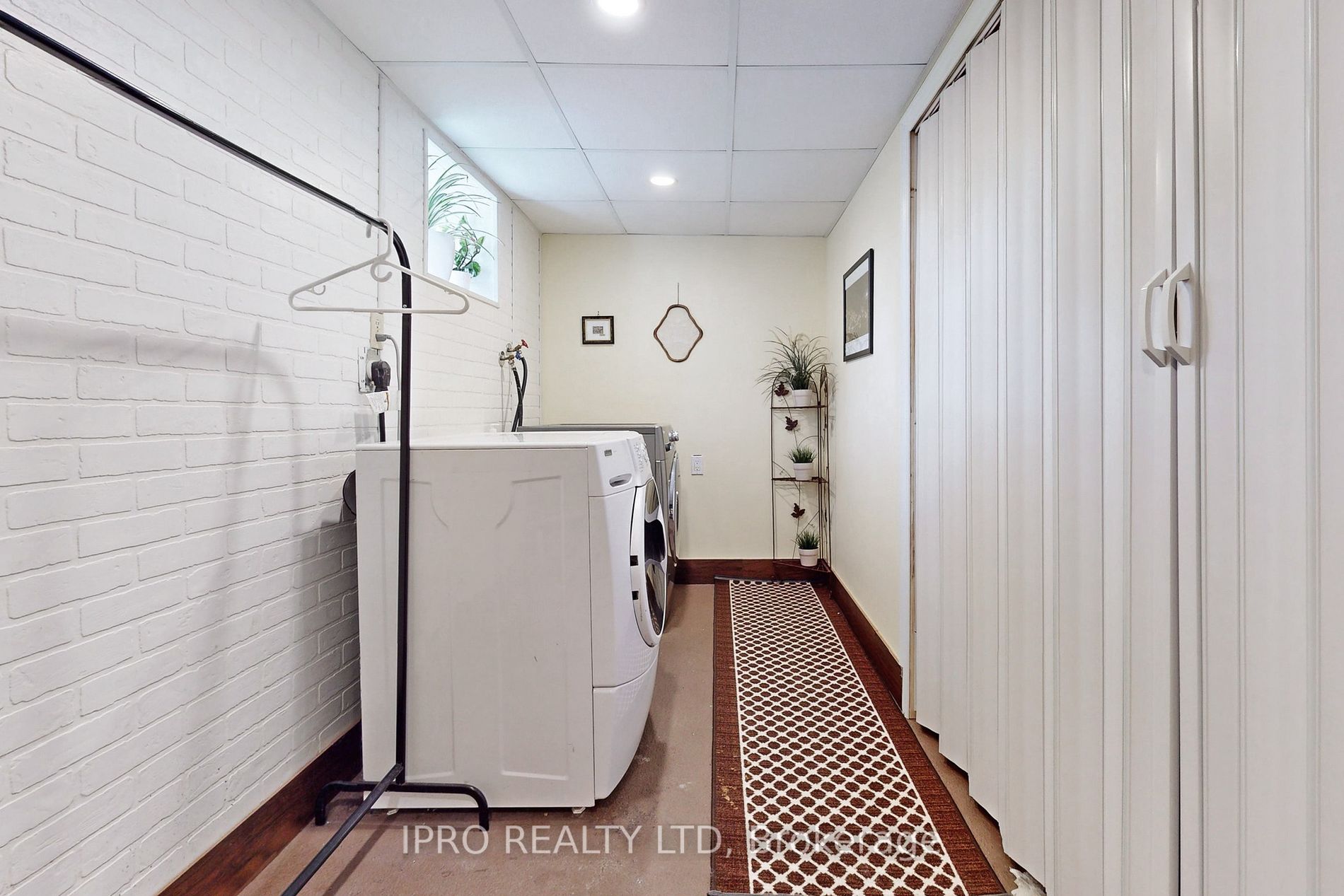103 Imperial Cres