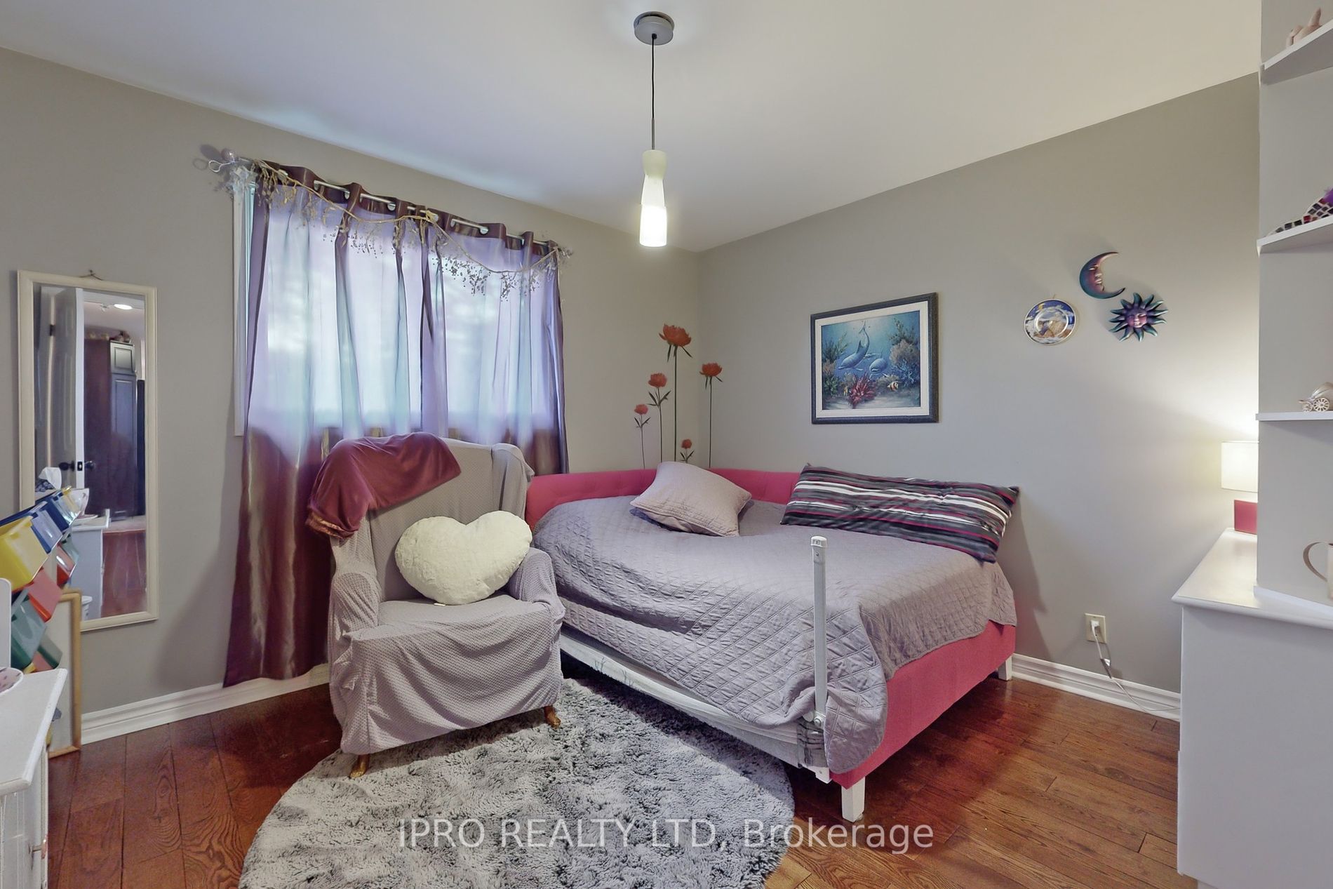 103 Imperial Cres