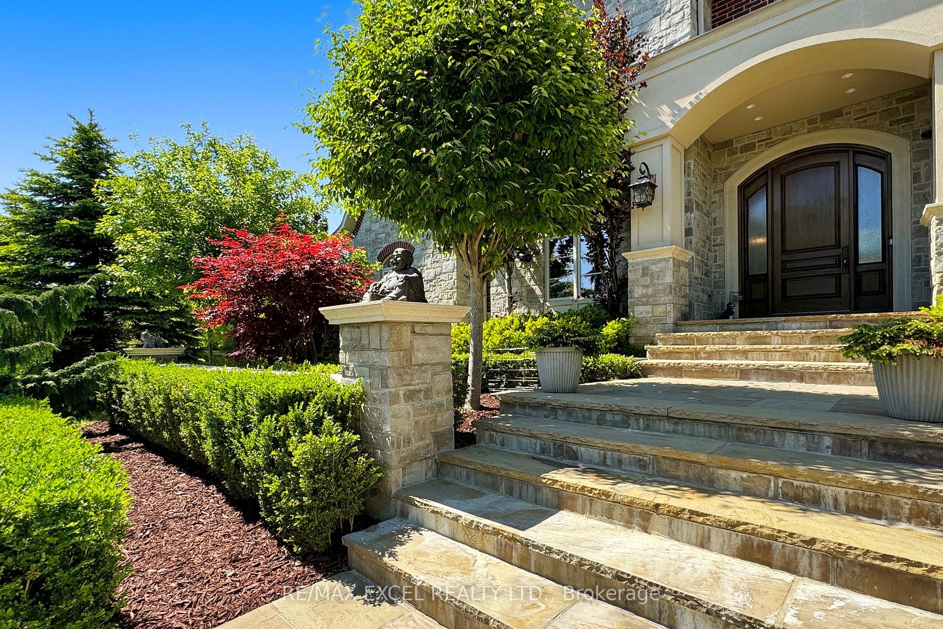 2 Beau Court