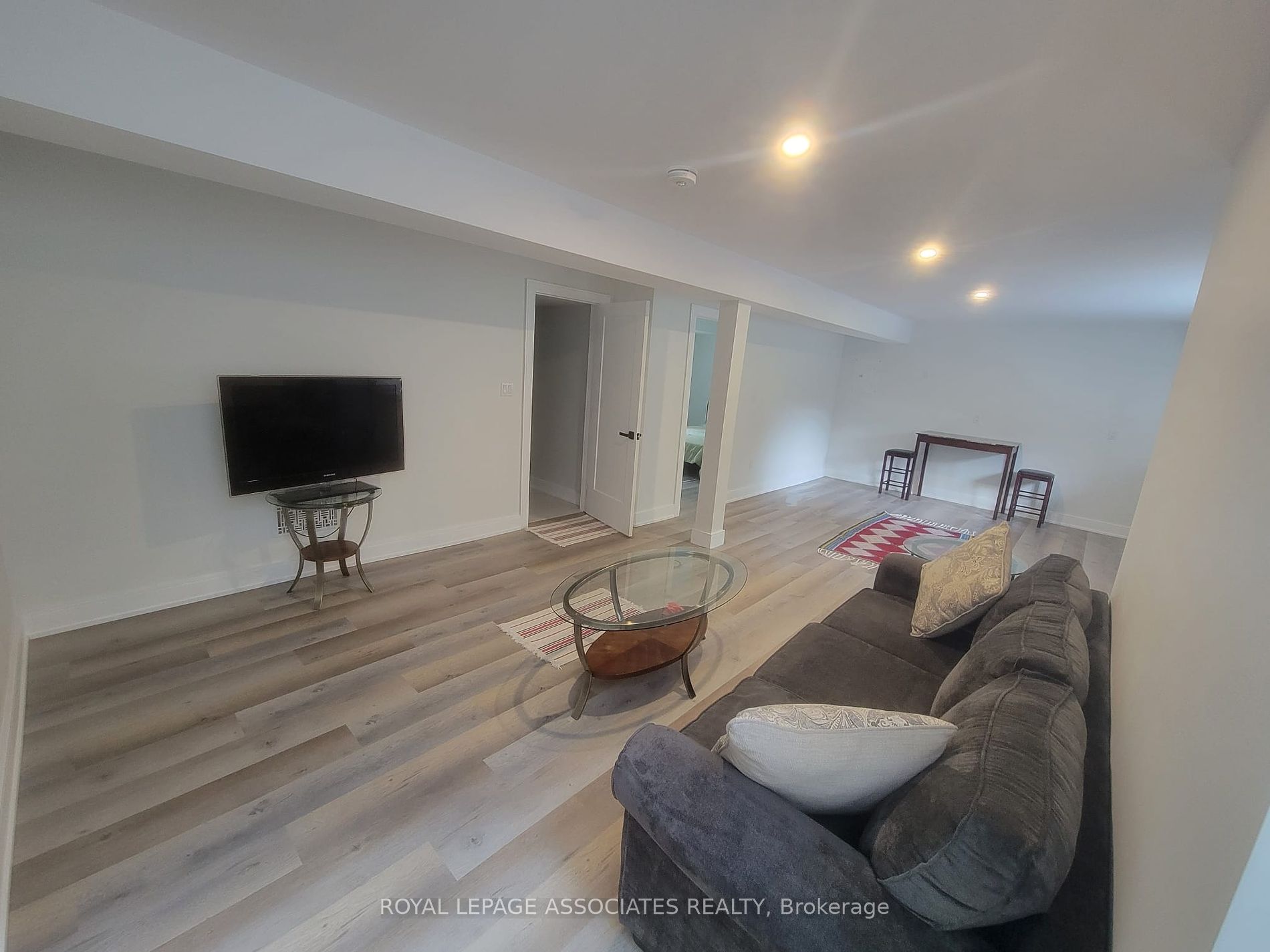 215 Bayview Avenue