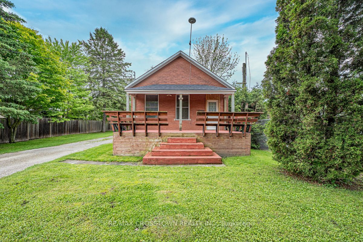 87 Wellington Street E