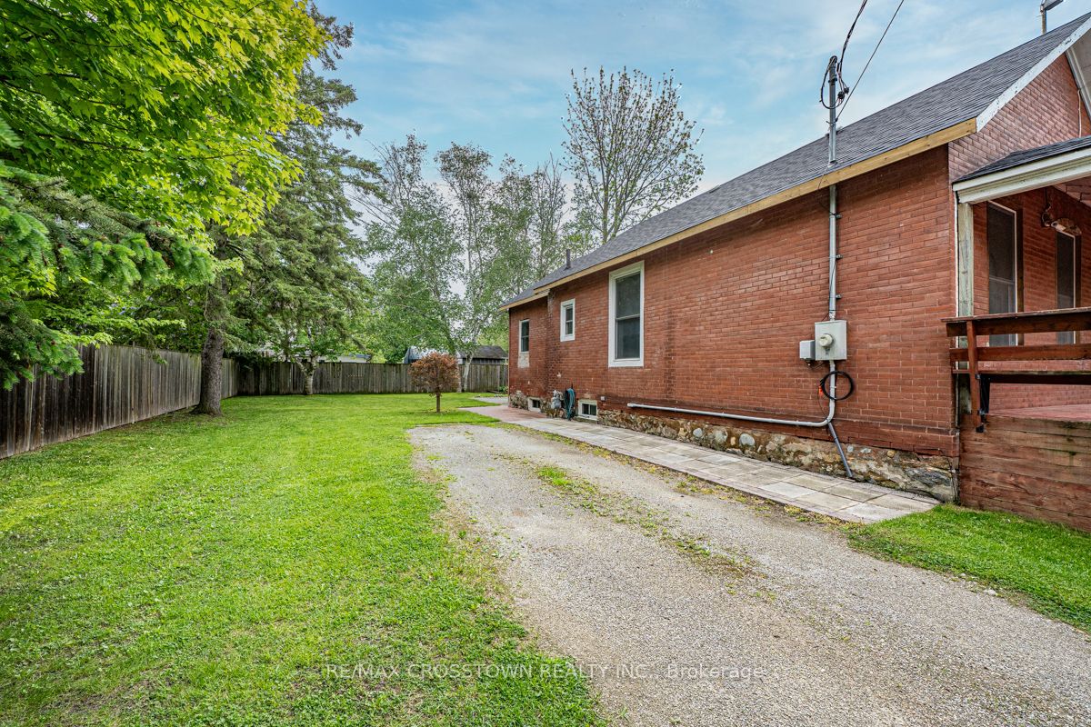 87 Wellington Street E