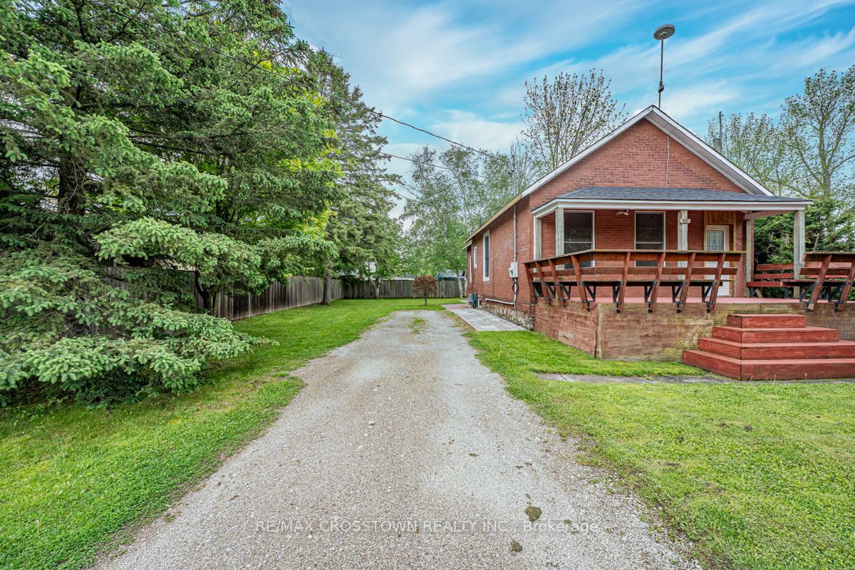 87 Wellington Street E