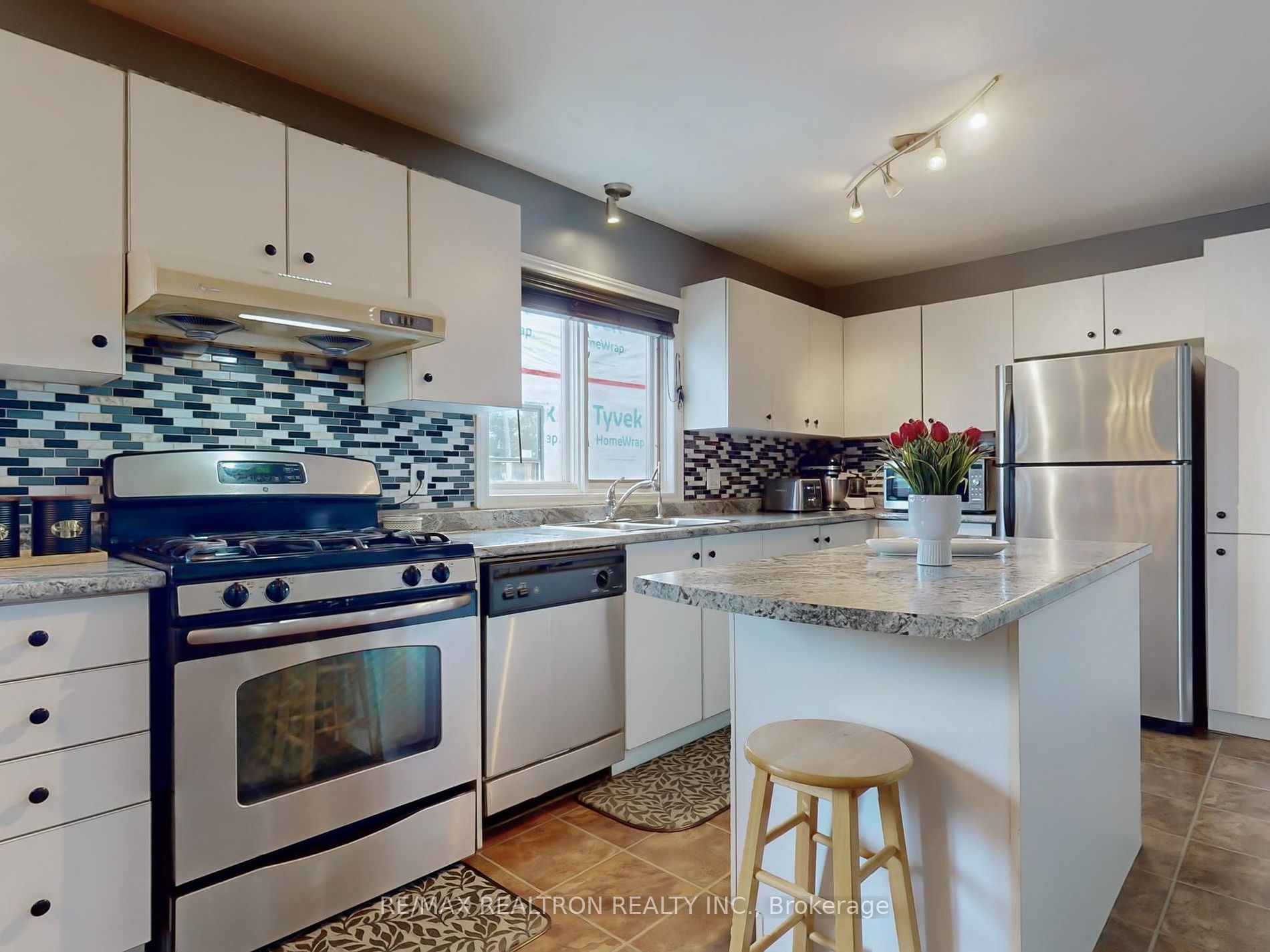 282B Brock Street W