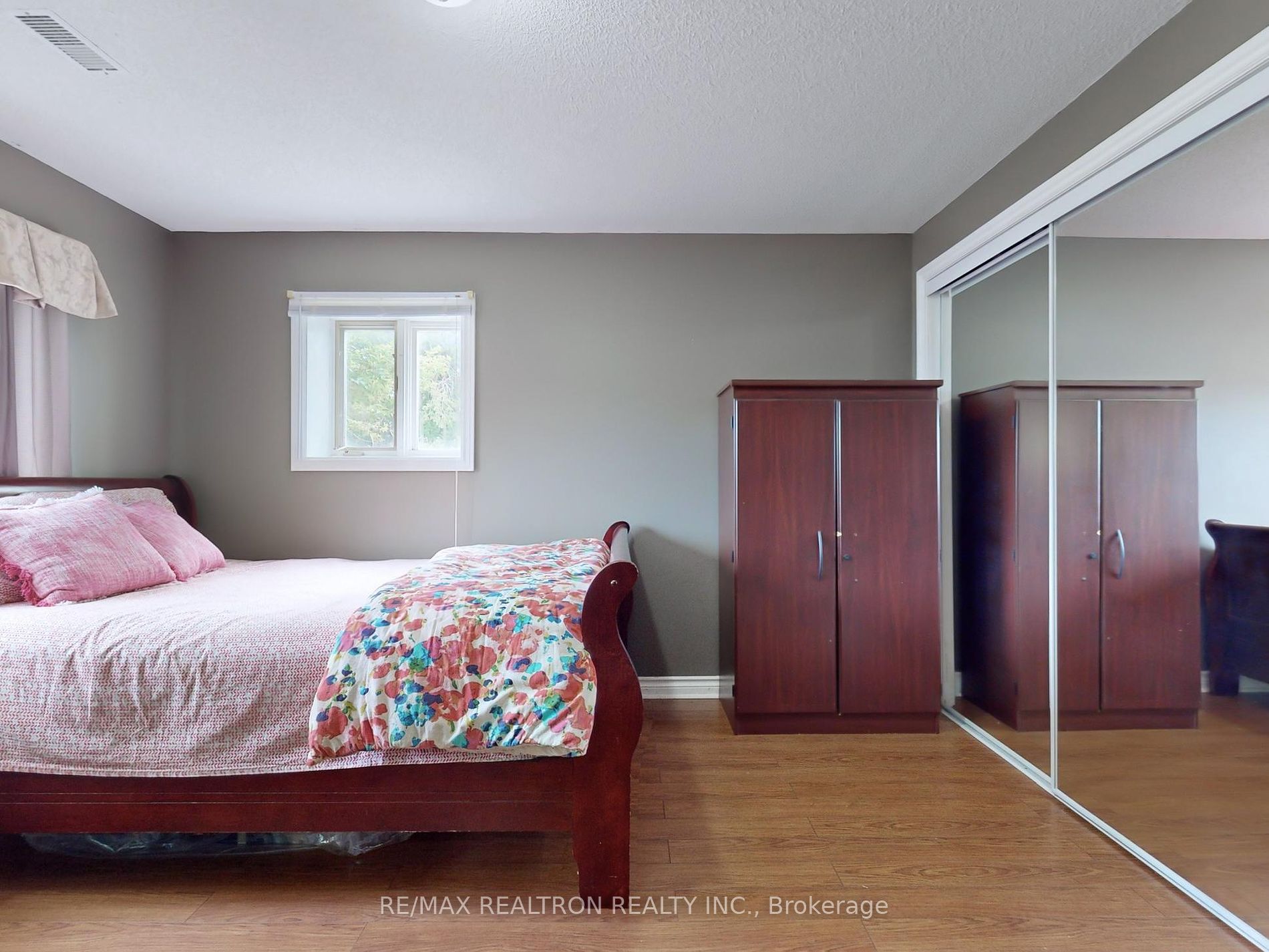282B Brock Street W