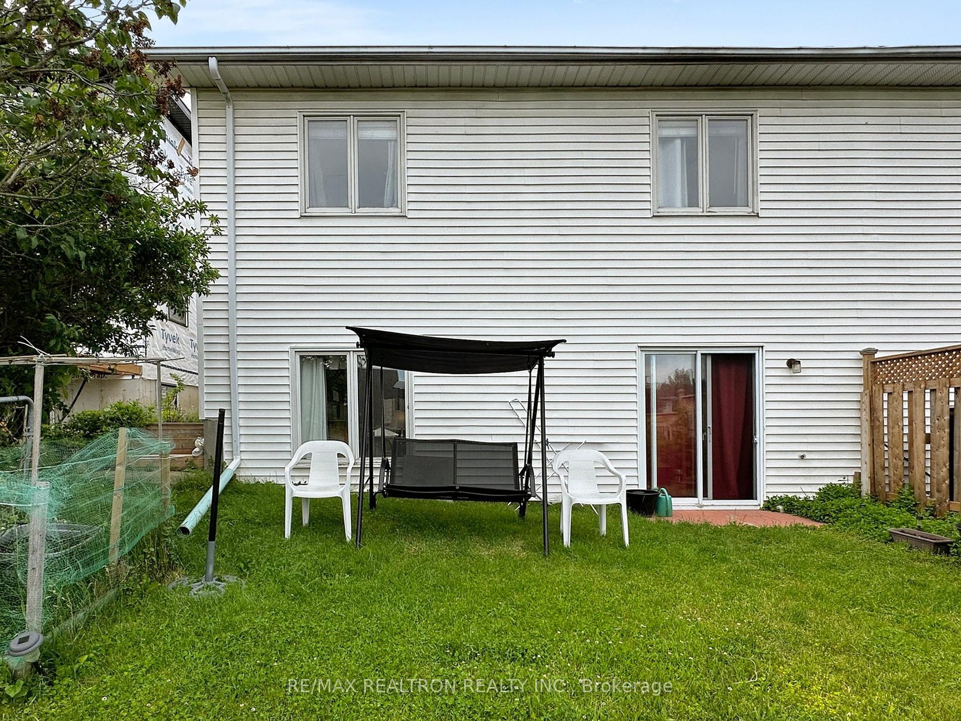 282B Brock Street W