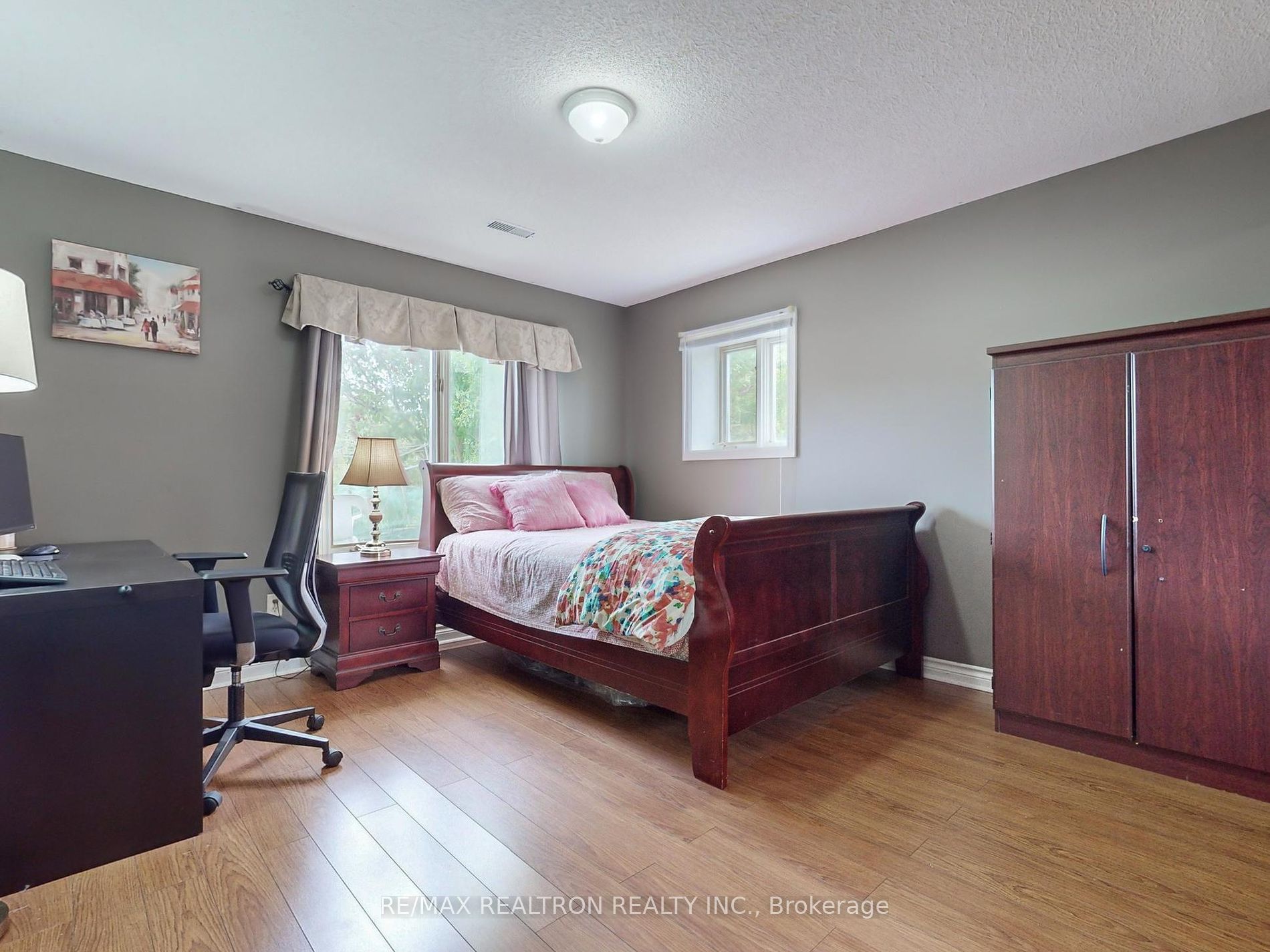 282B Brock Street W