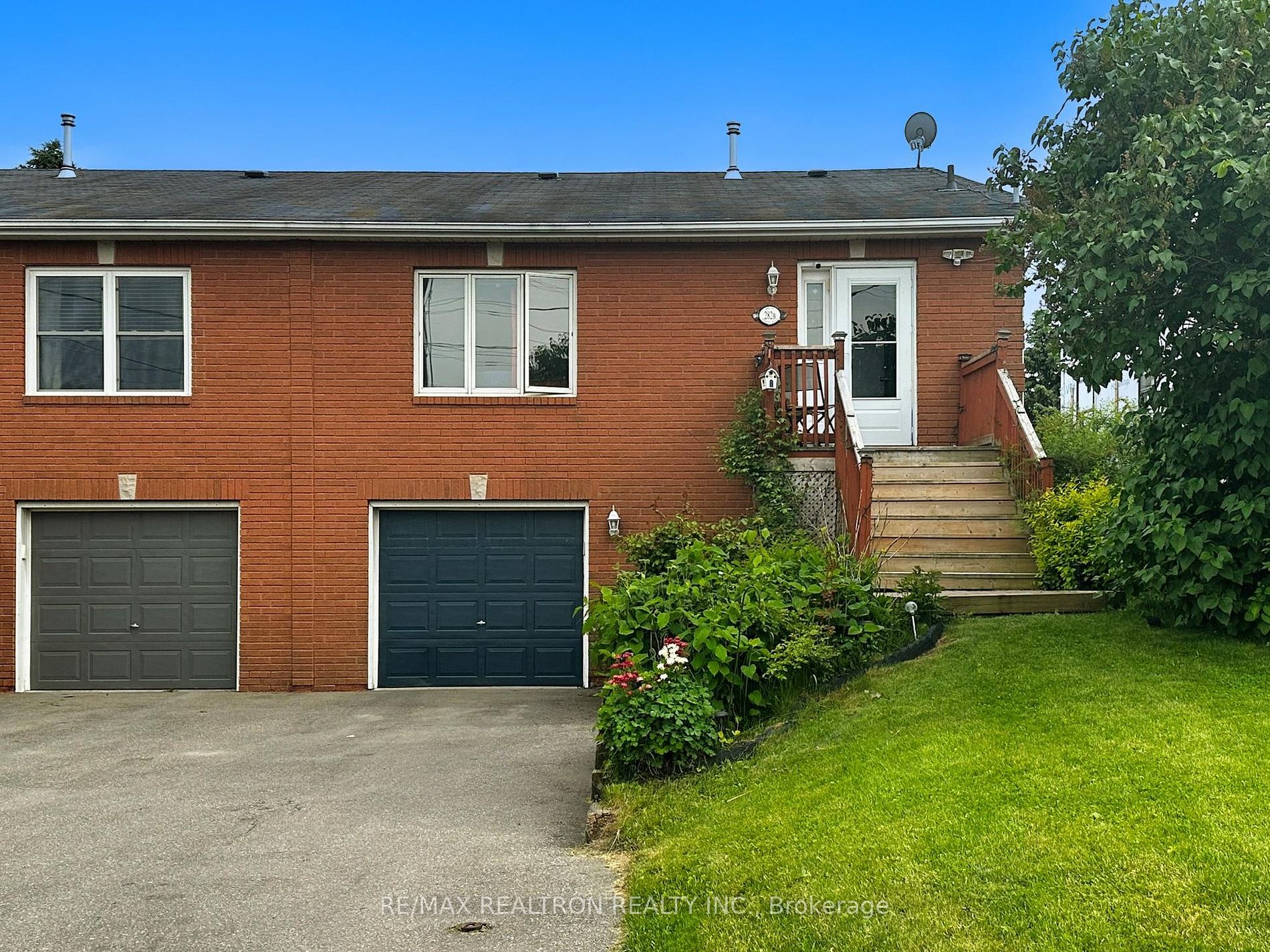 282B Brock Street W