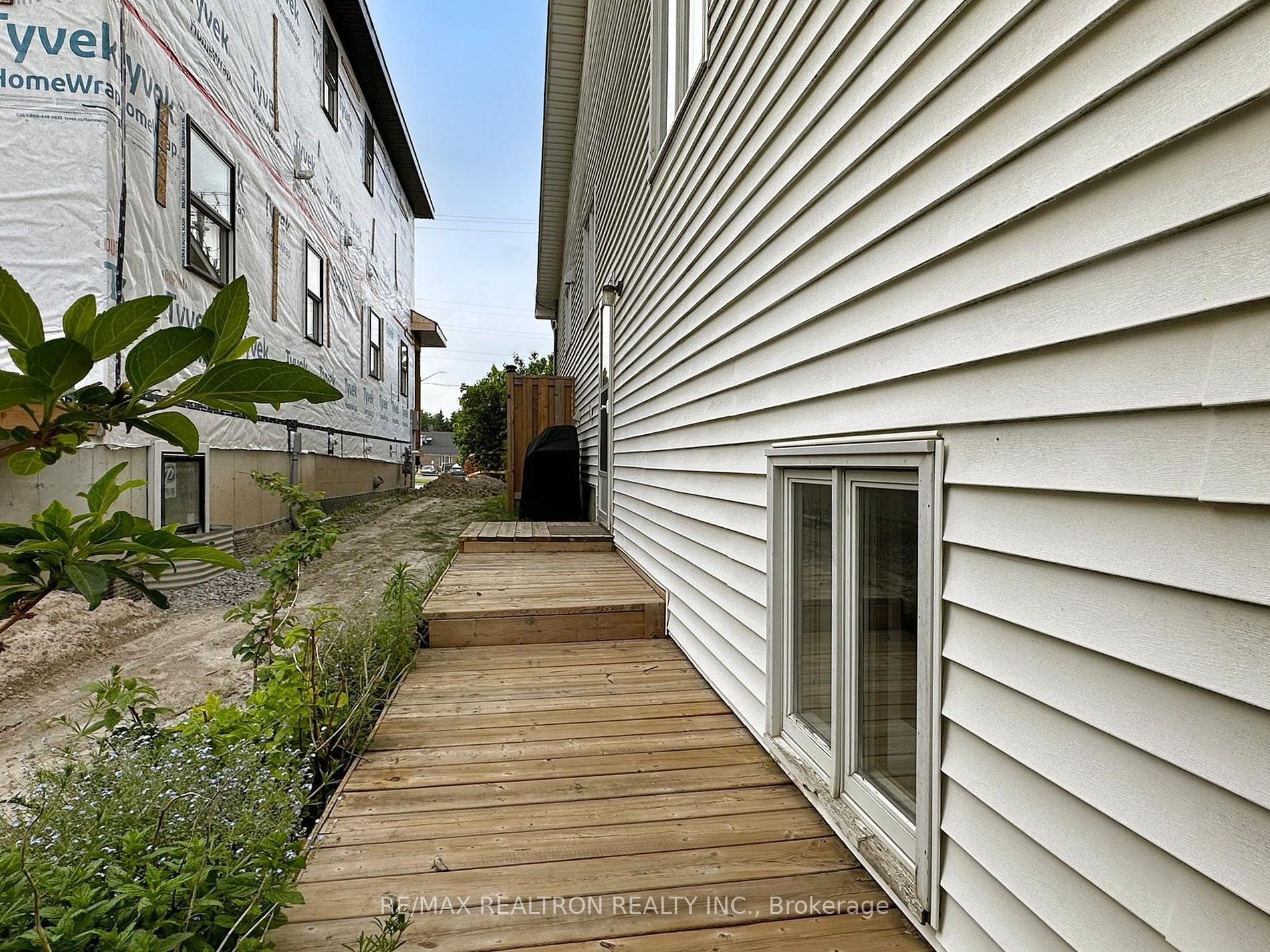 282B Brock Street W
