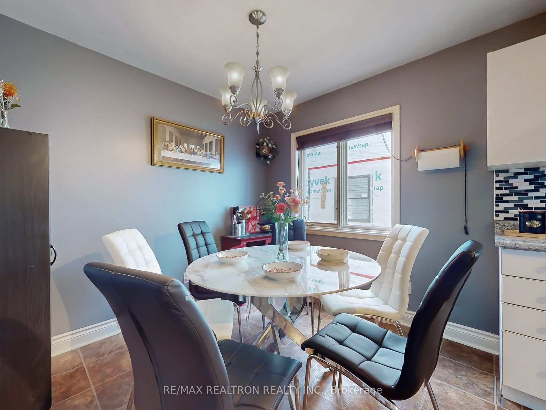 282B Brock Street W