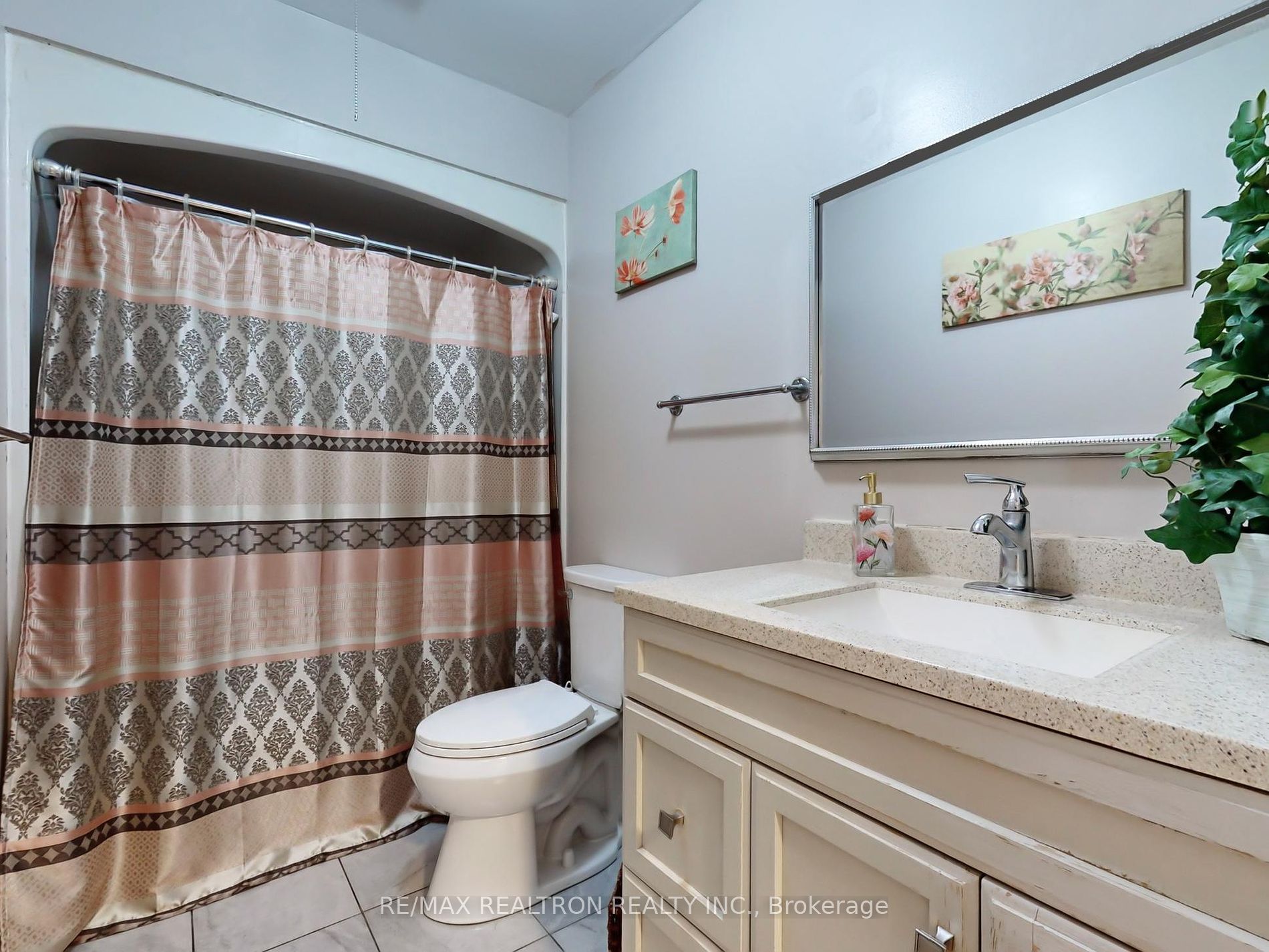 282B Brock Street W