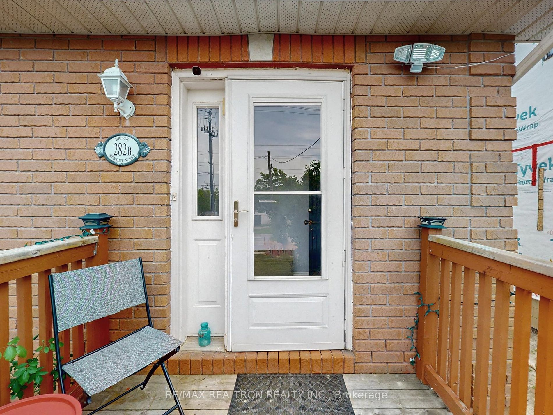 282B Brock Street W