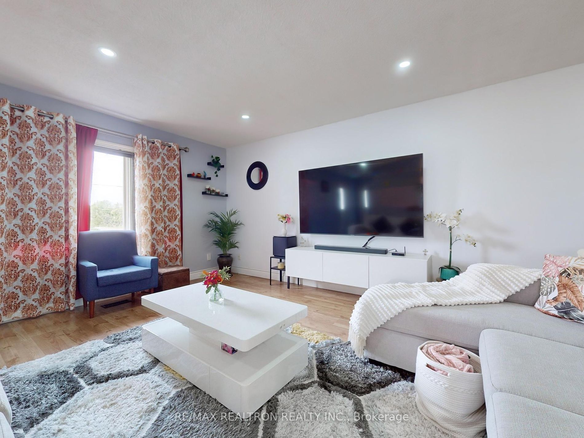 282B Brock Street W