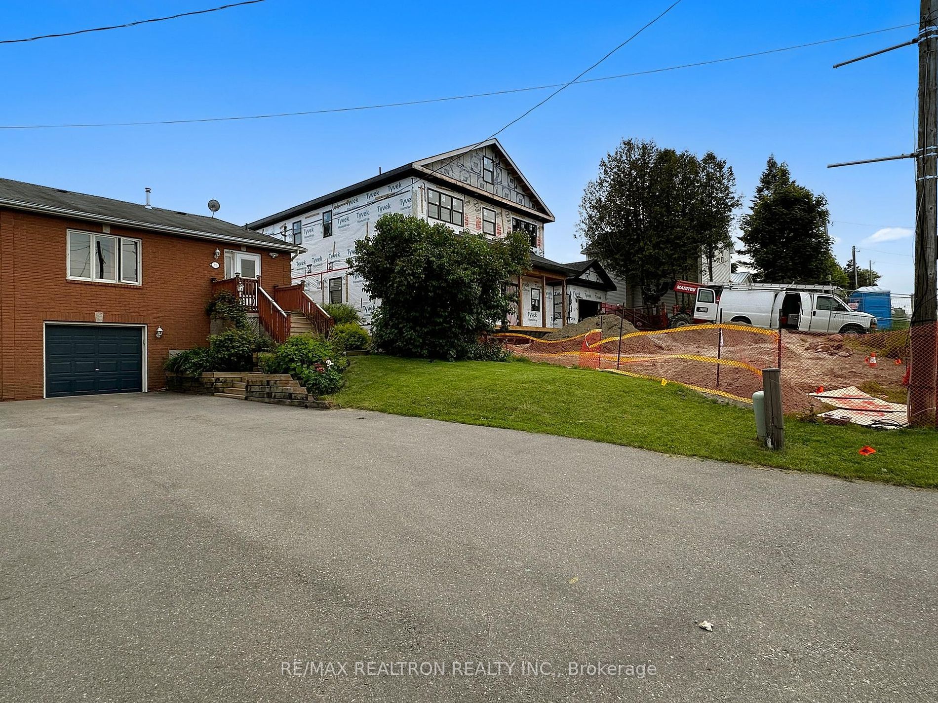 282B Brock Street W