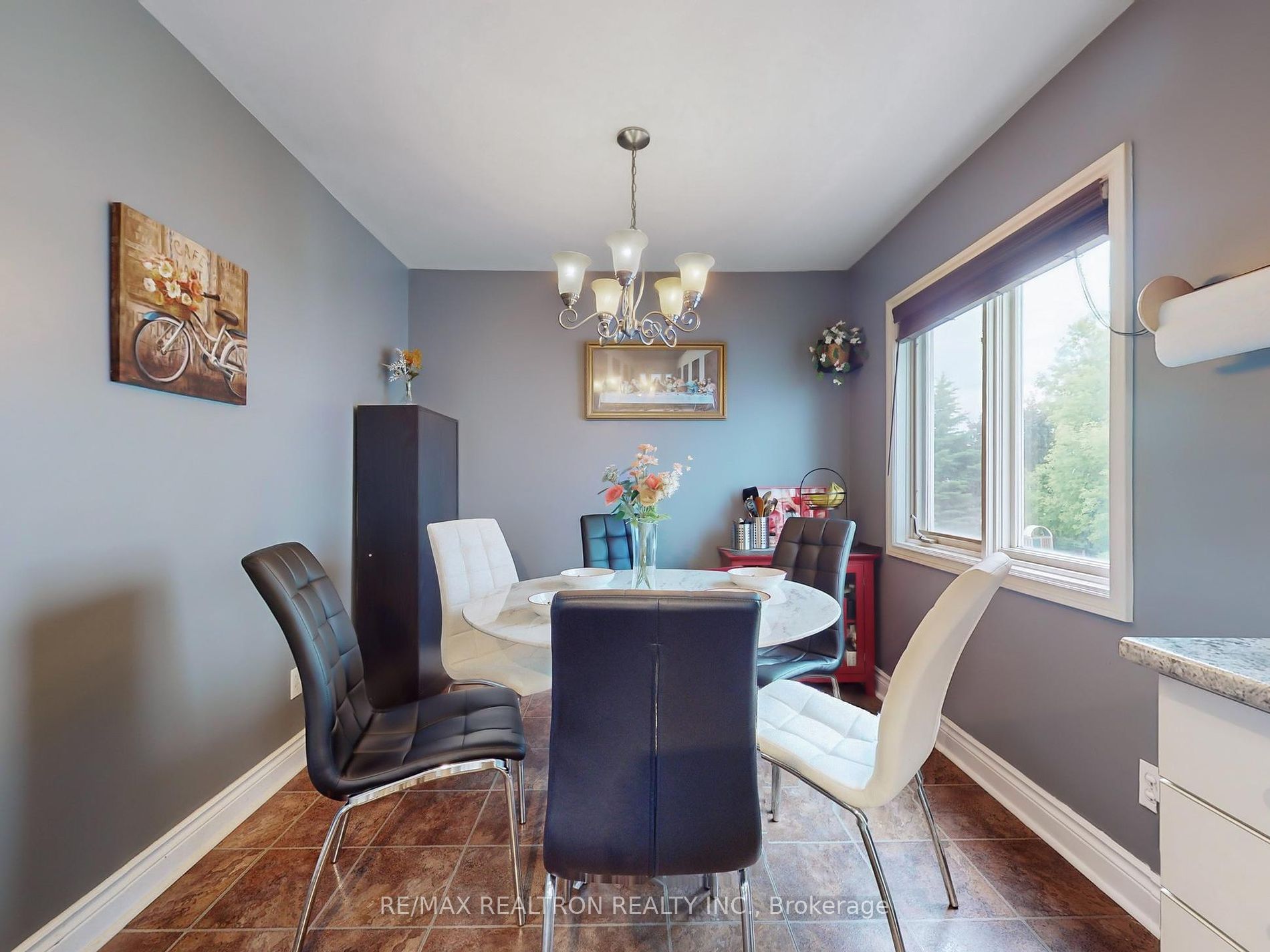 282B Brock Street W