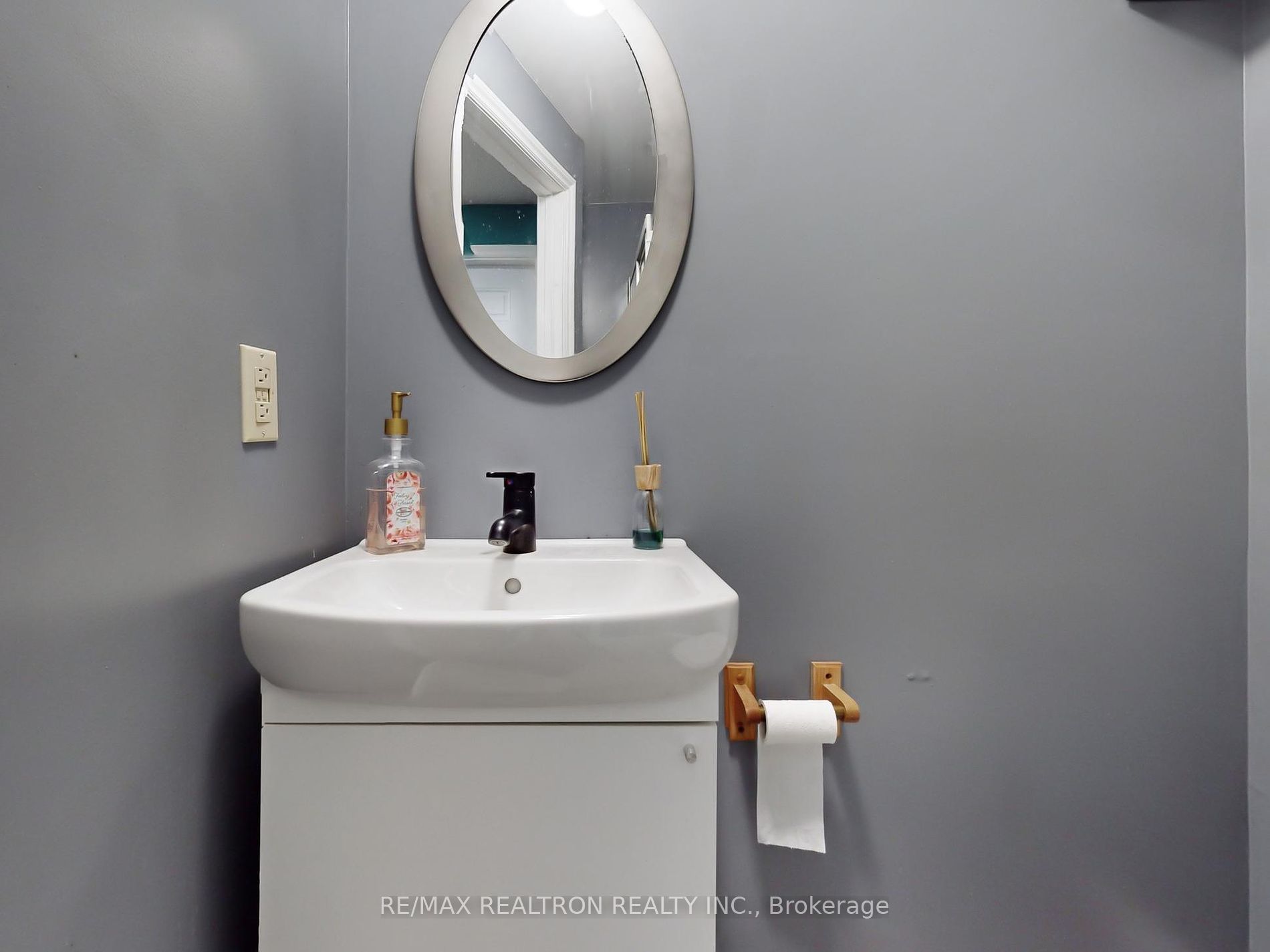 282B Brock Street W