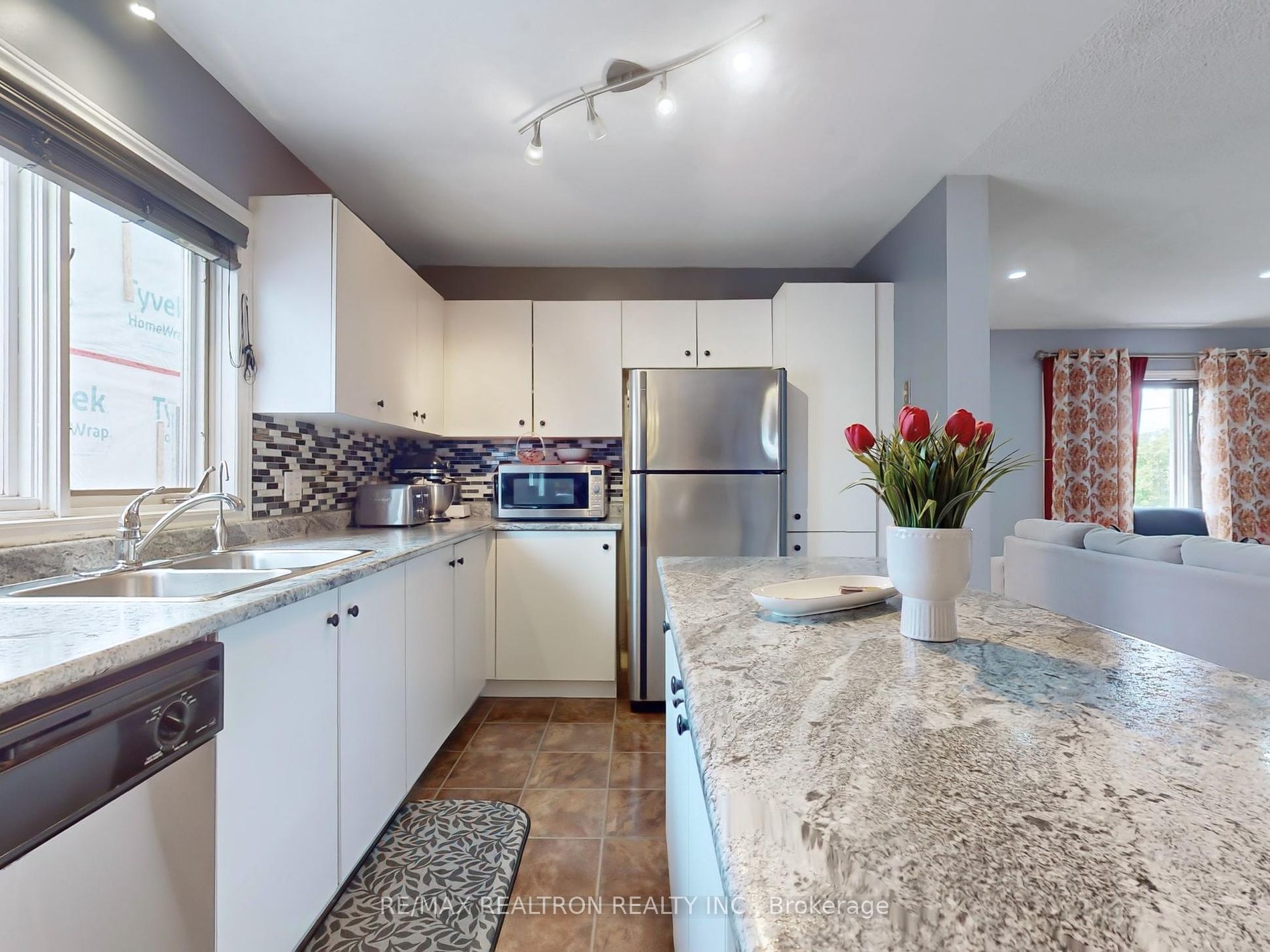 282B Brock Street W