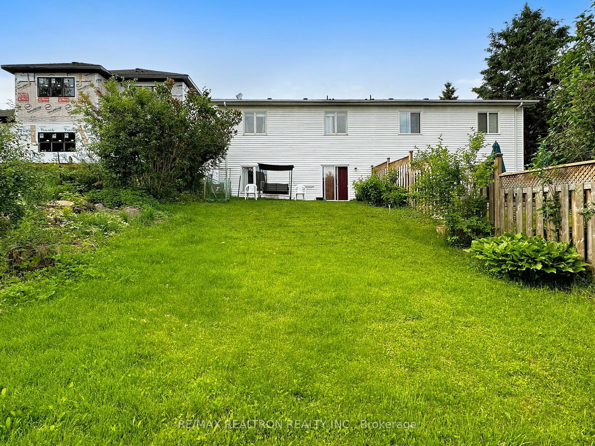 282B Brock Street W