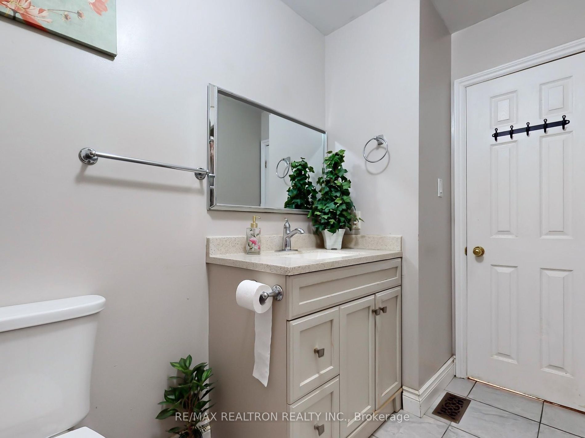 282B Brock Street W