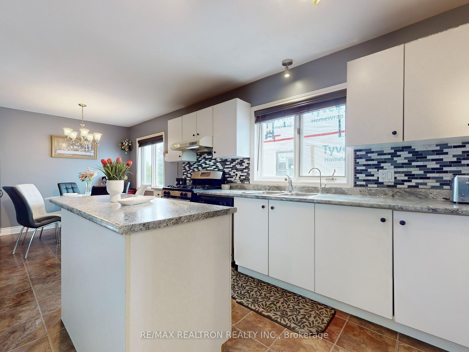 282B Brock Street W