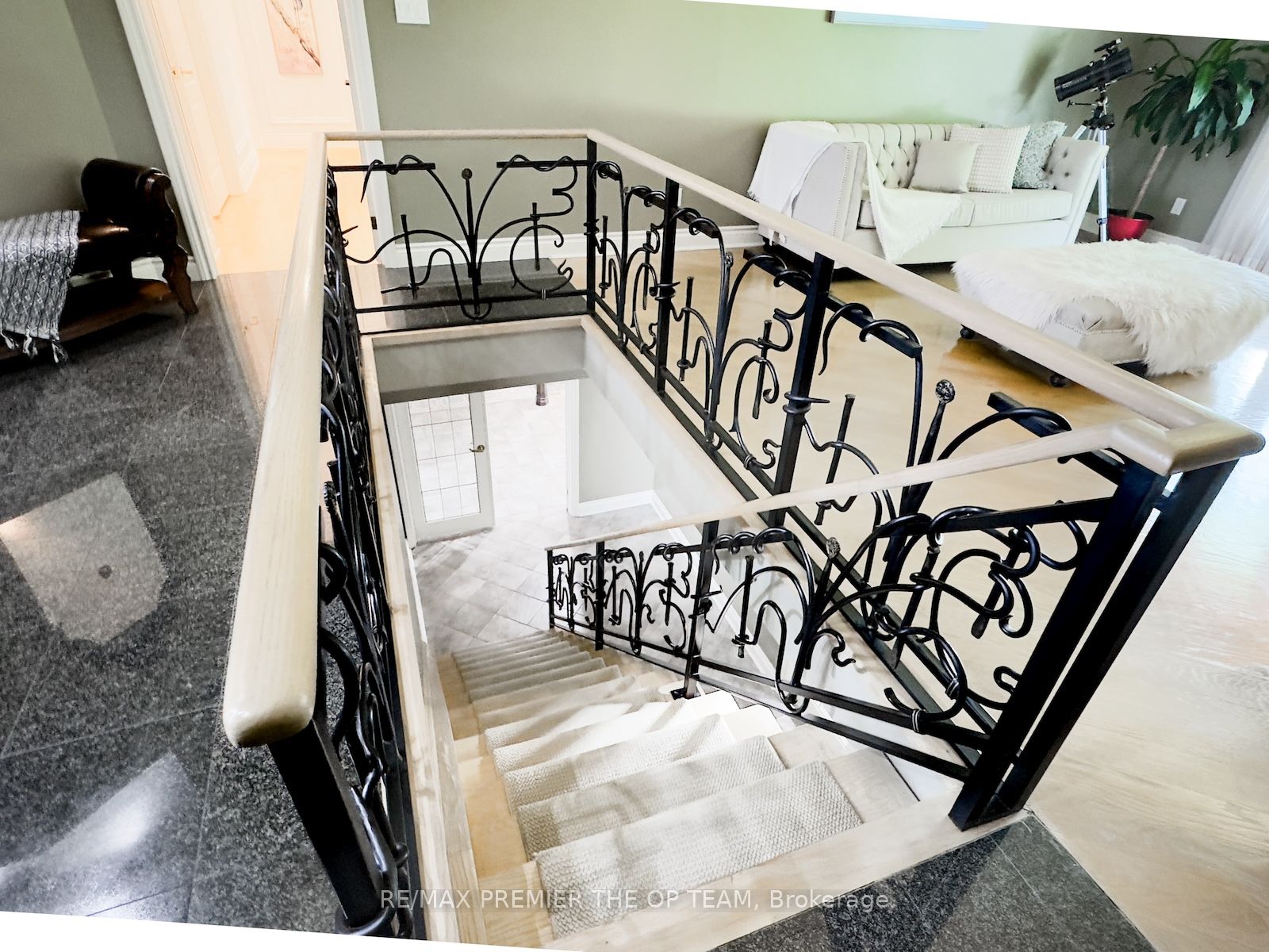 83 LONGVIEW Cres
