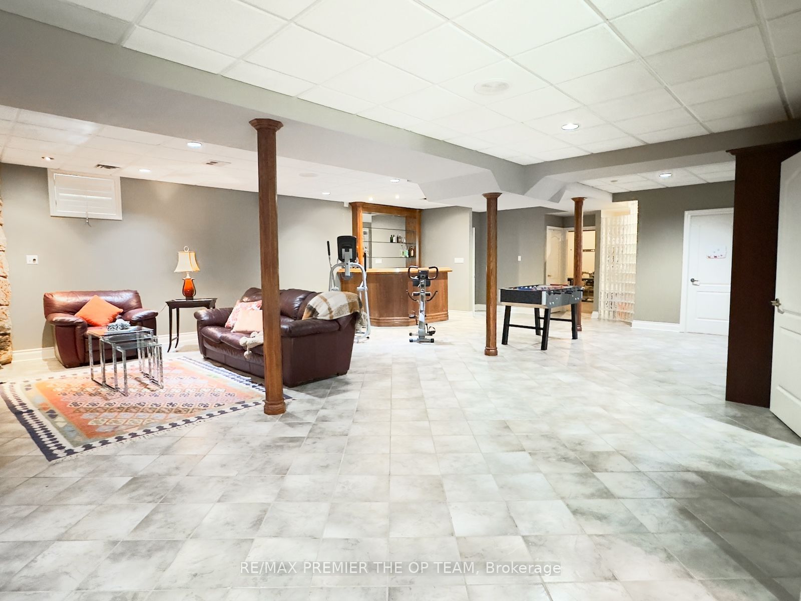 83 LONGVIEW Cres