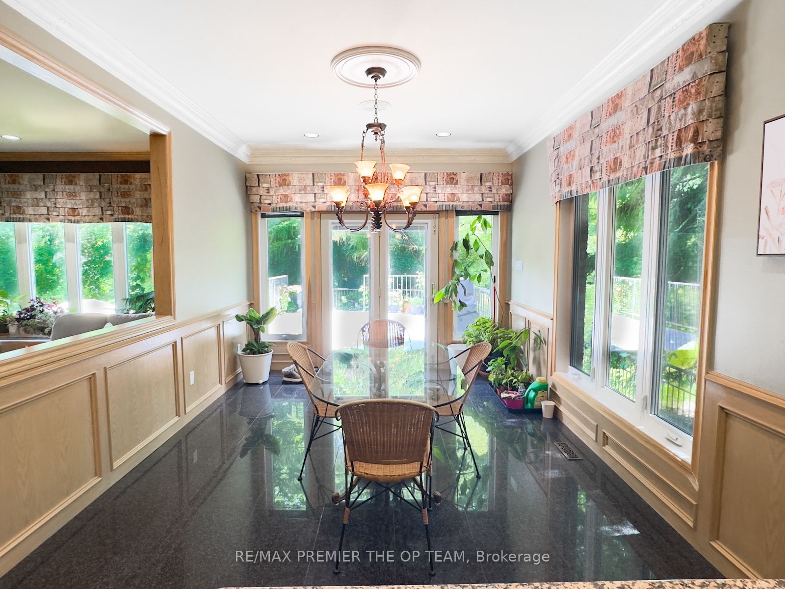 83 LONGVIEW Cres