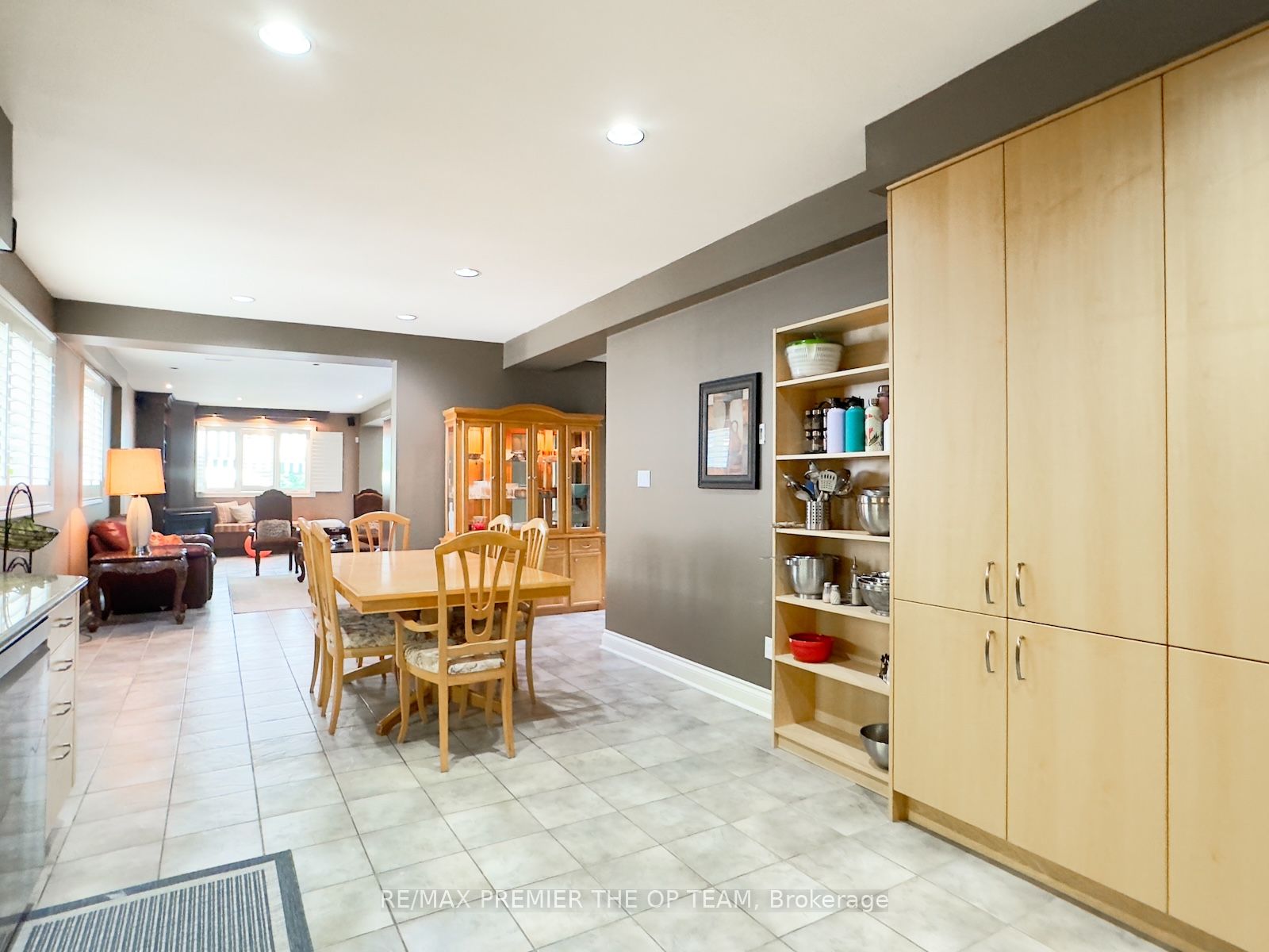 83 LONGVIEW Cres