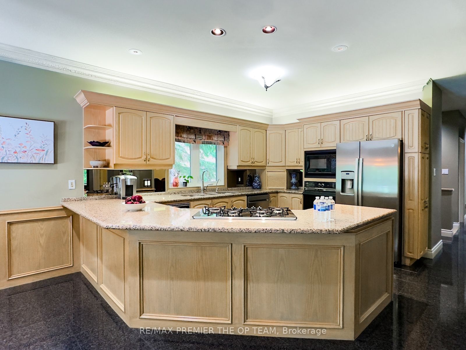 83 LONGVIEW Cres