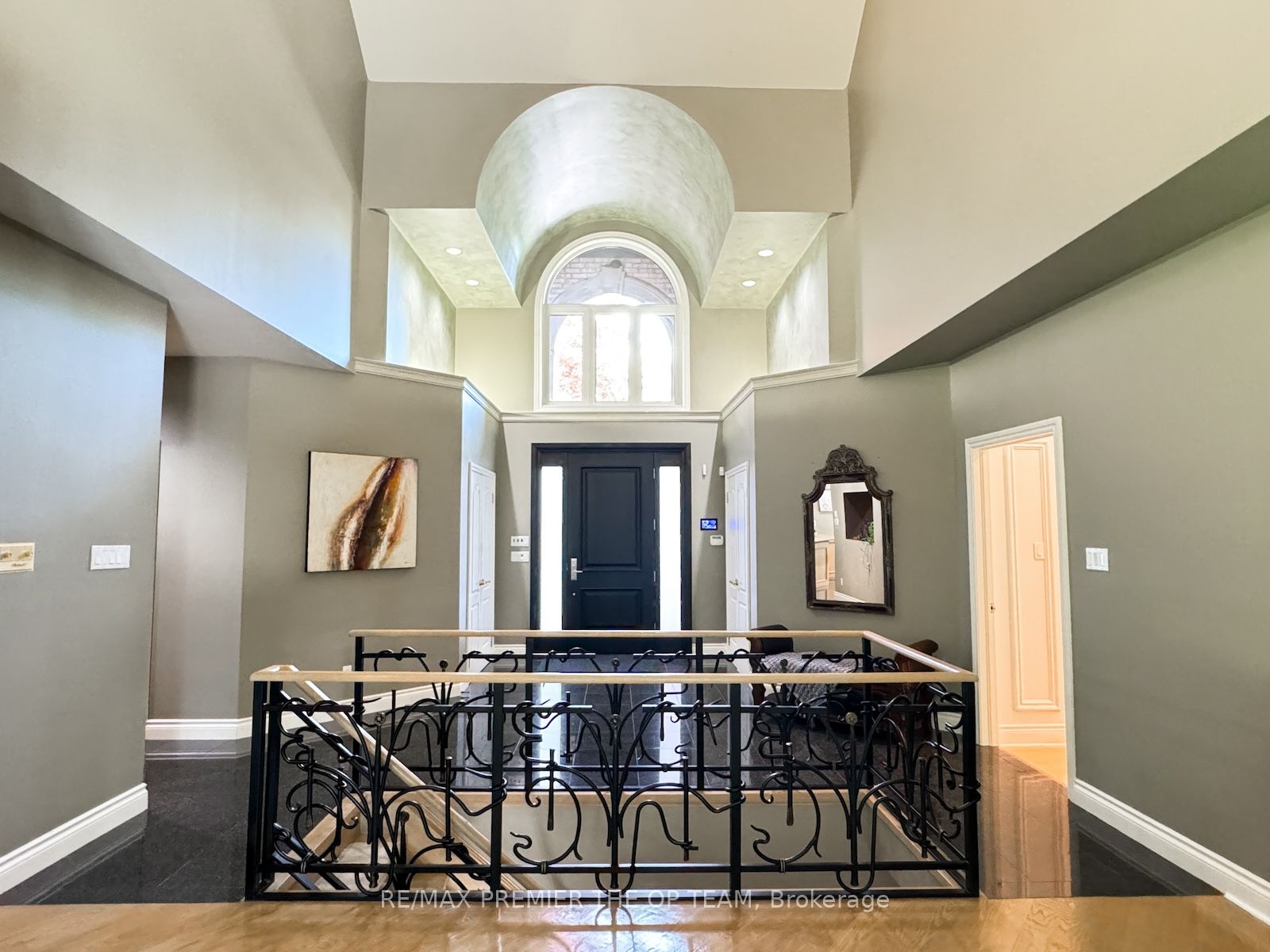 83 LONGVIEW Cres
