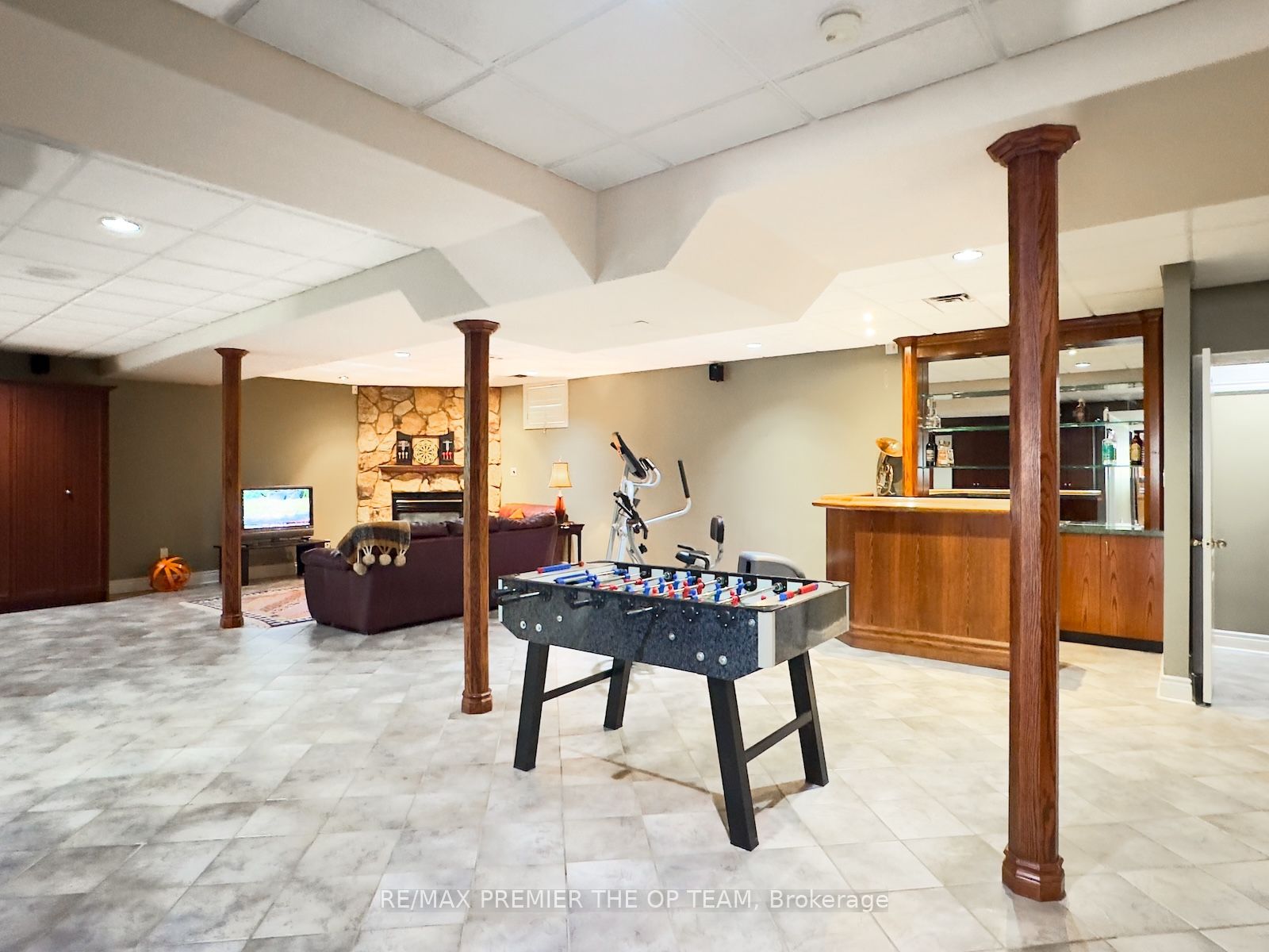 83 LONGVIEW Cres