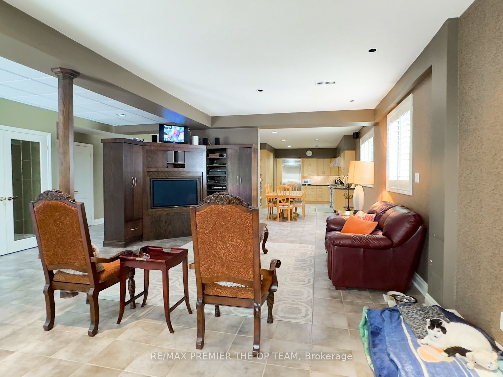 83 LONGVIEW Cres